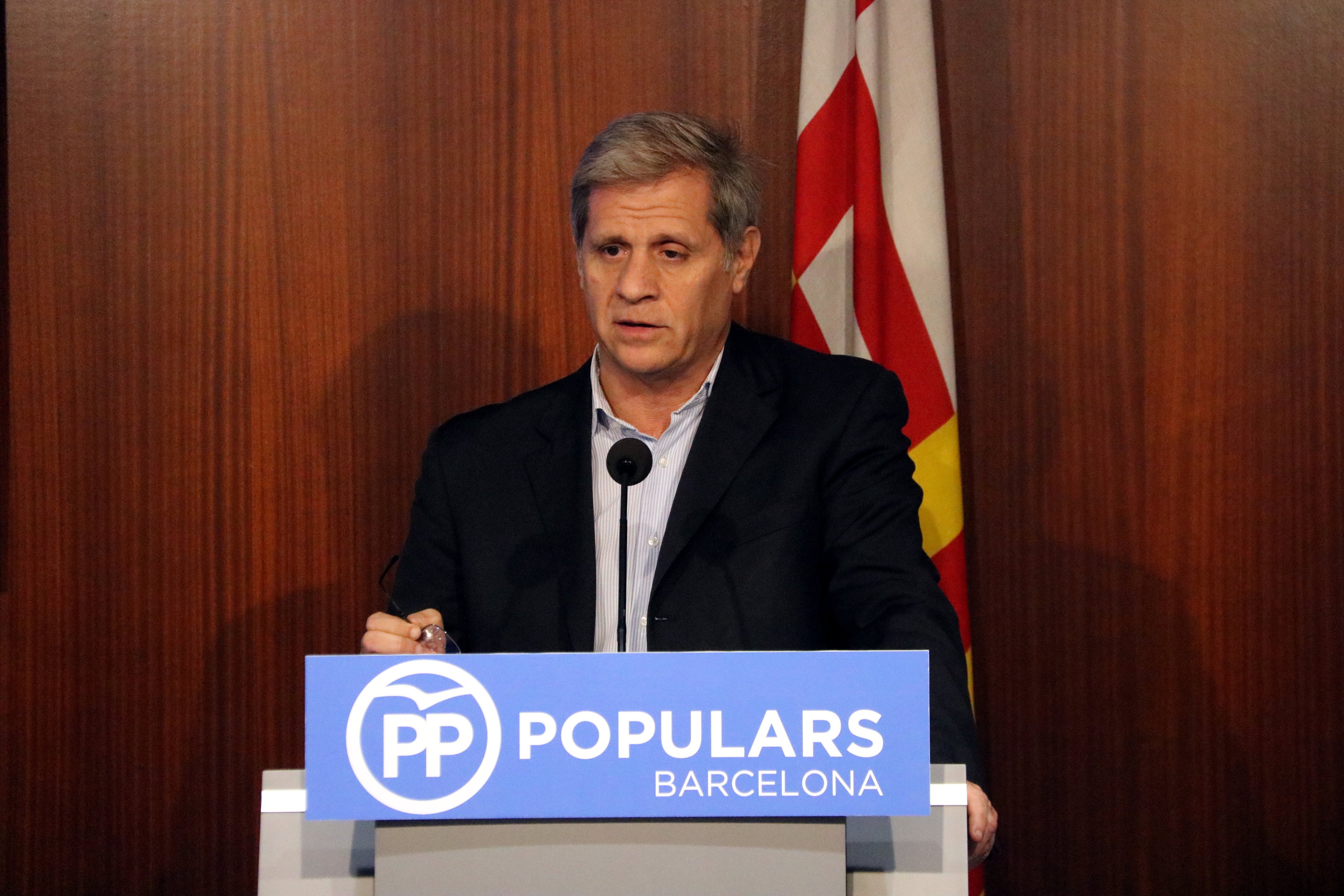 Fernández Díaz acusa Colau de convertir Barcelona "en la capital del porro"