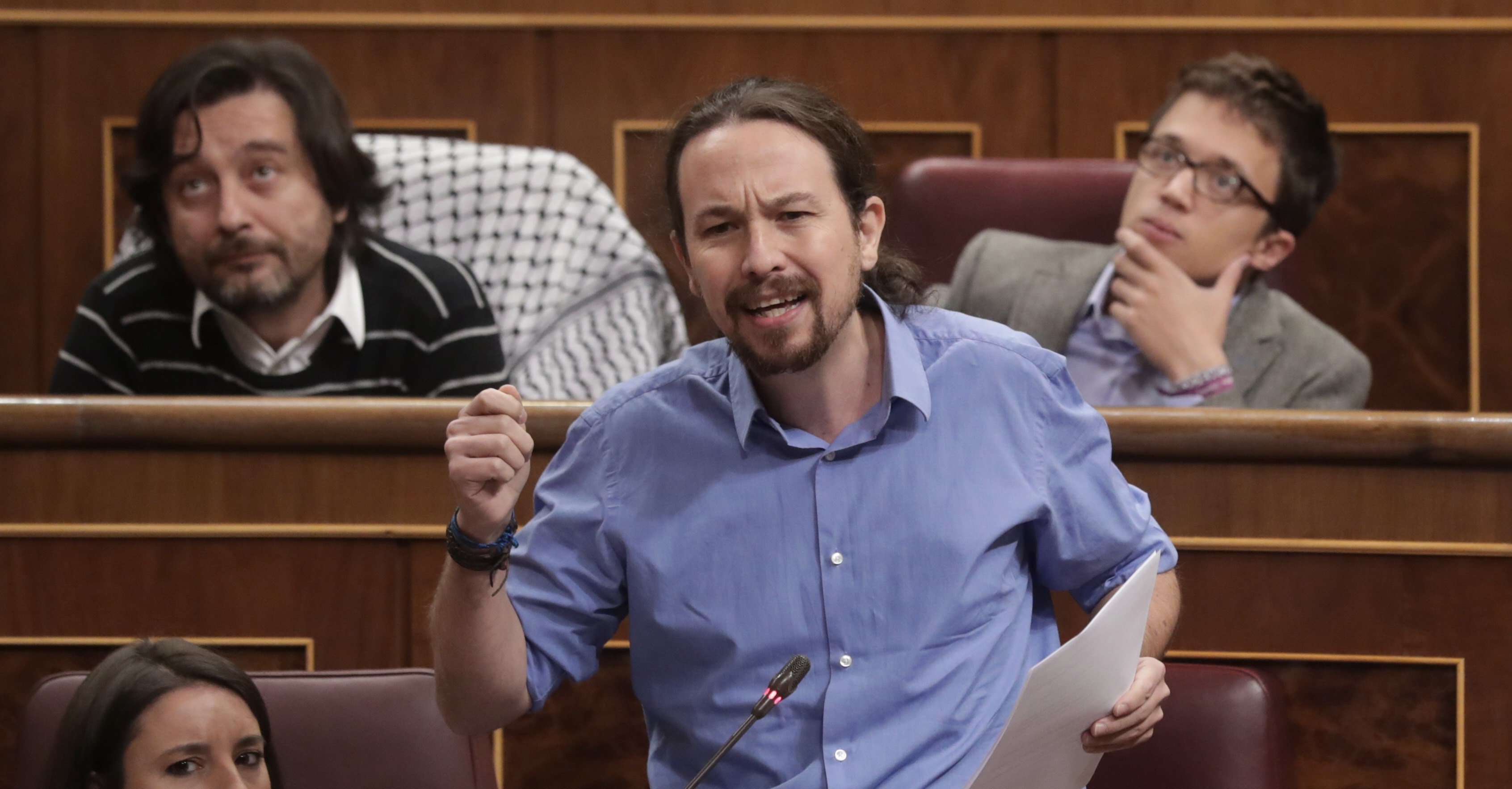 Iglesias llama "delincuente" a Rajoy en un duro choque con el 21-D en el horizonte