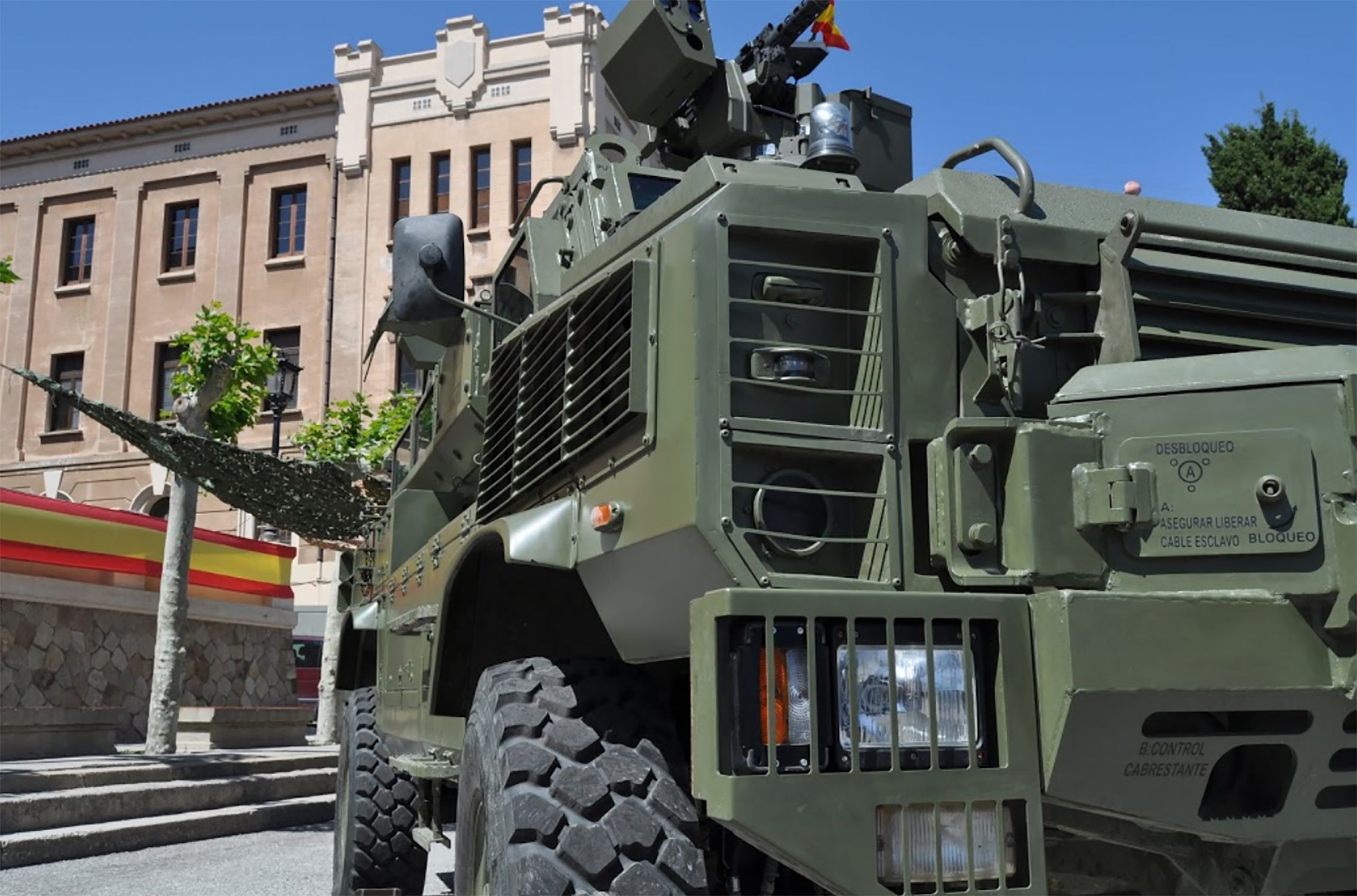 Ruido de sables: militares retirados reclaman la destitución de Sánchez y convocar elecciones