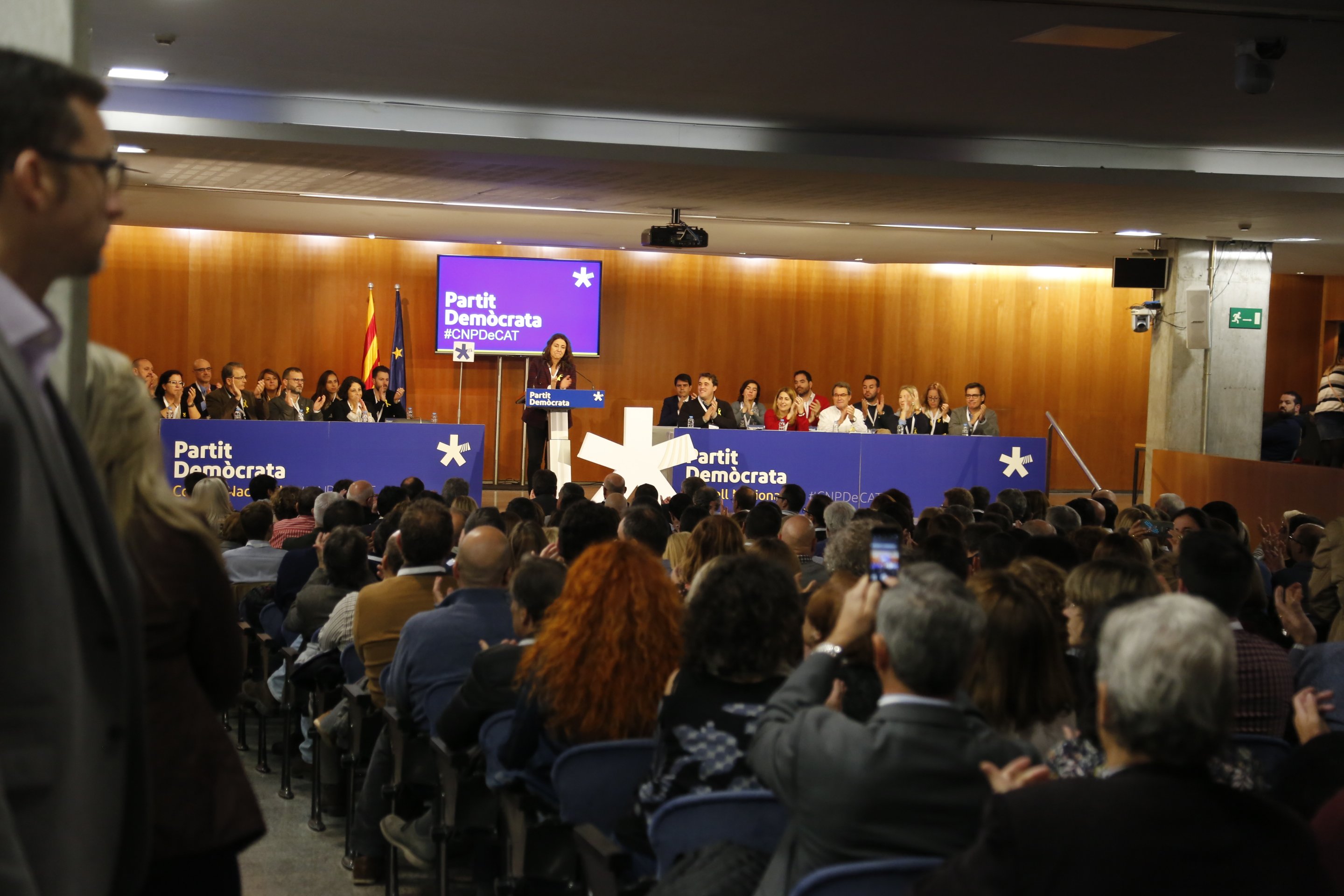 Militantes del PDeCAT reclamarán en el Consell Nacional una consulta sobre el voto a Sánchez