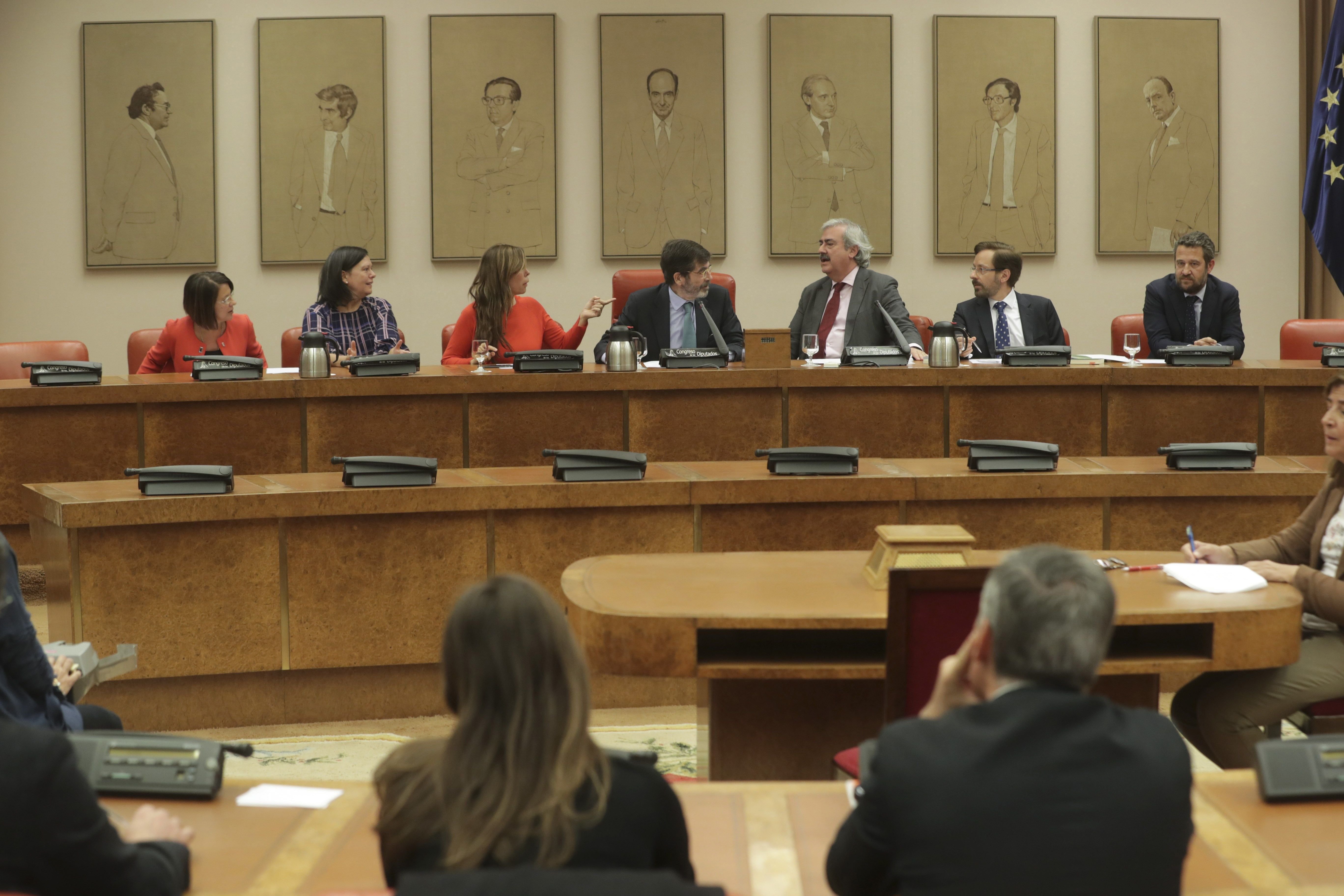 La reforma de la Constitución nace muerta en medio de la crisis catalana