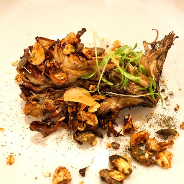 Seta Maitake a la plancha con chips de ajo preview