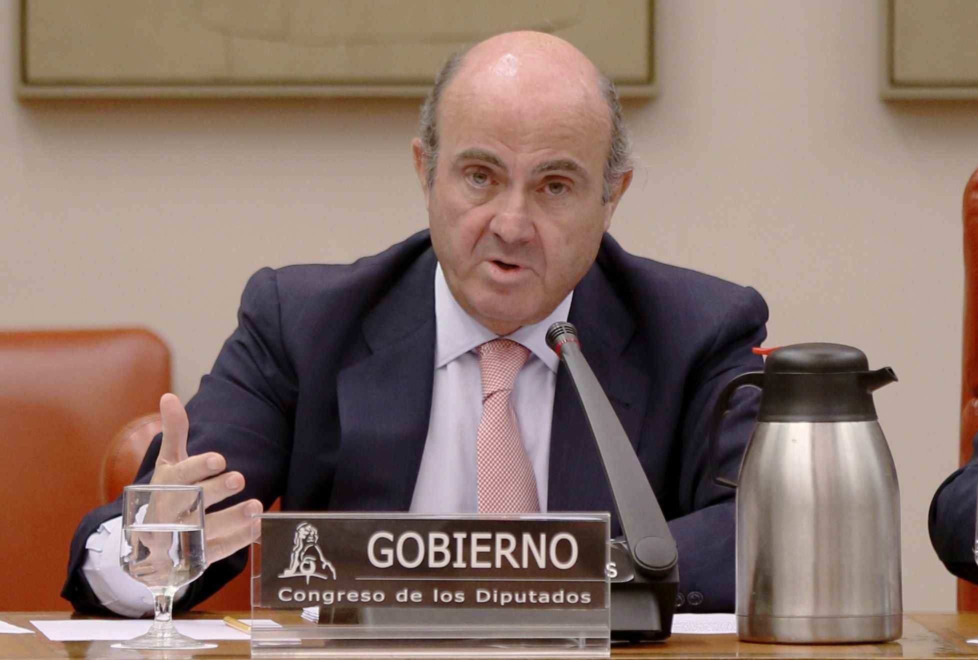 La oposición pide la dimisión de De Guindos por "mentir" en el caso Soria
