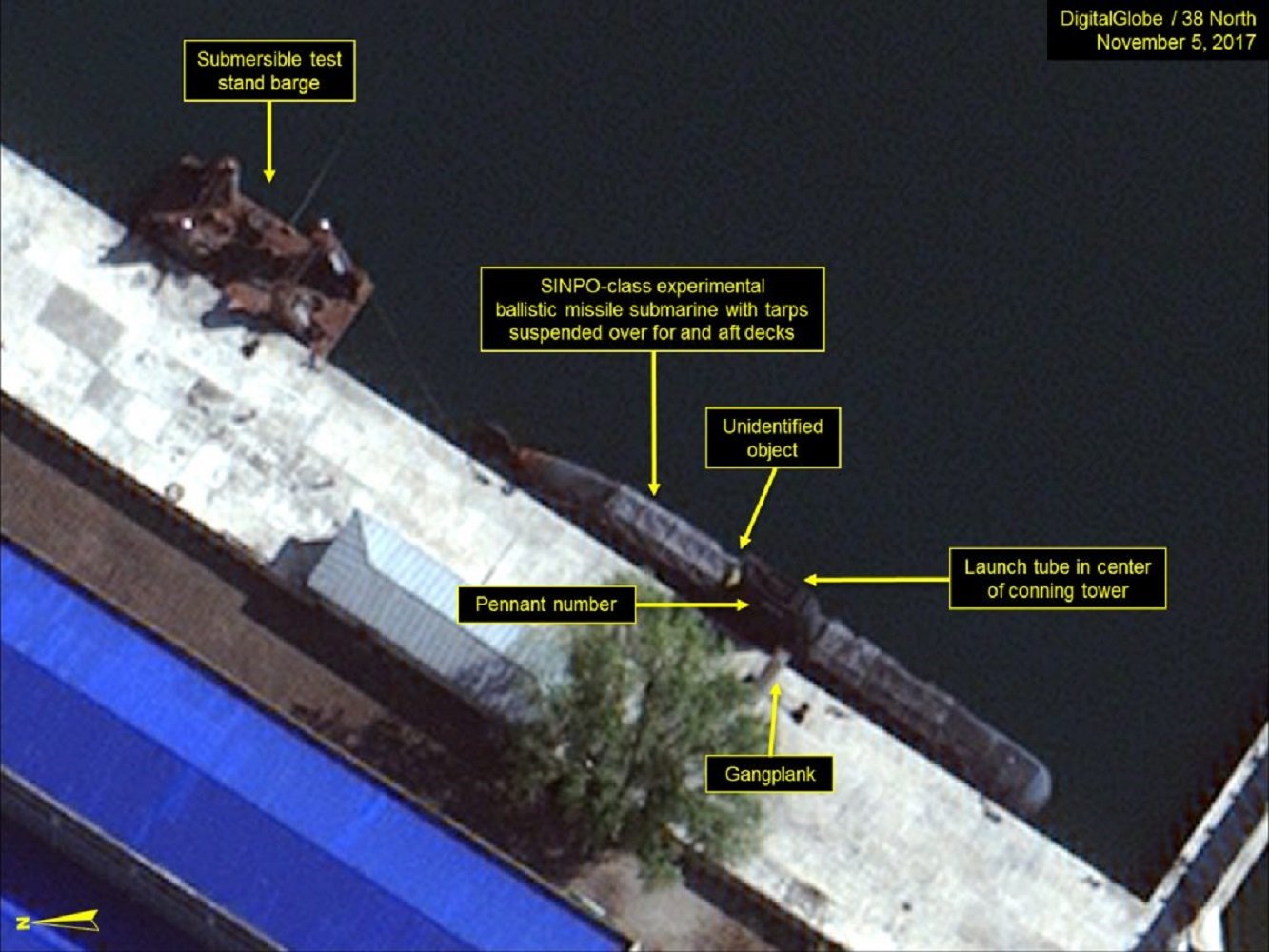 Corea del Norte construye un submarino capaz de lanzar misiles balísticos