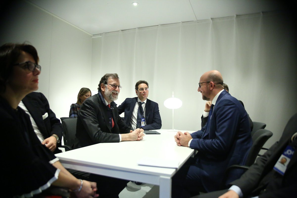 Rajoy se reúne con el primer ministro belga antes que Puigdemont comparezca en Bruselas