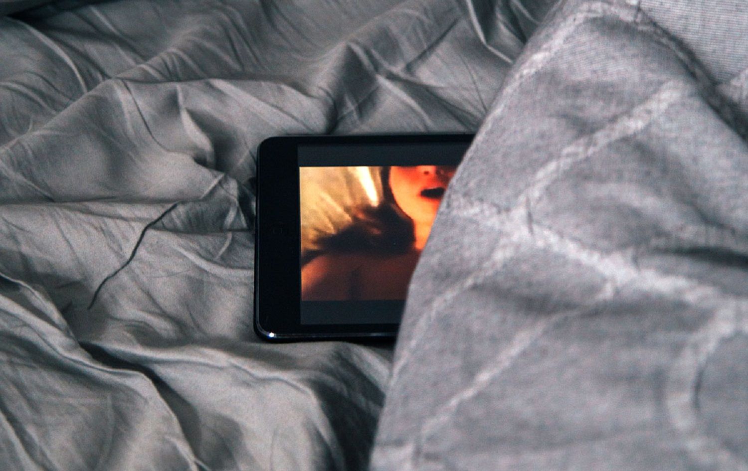 El 33,4% de les dones espanyoles declara no accedir mai a continguts pornogràfics