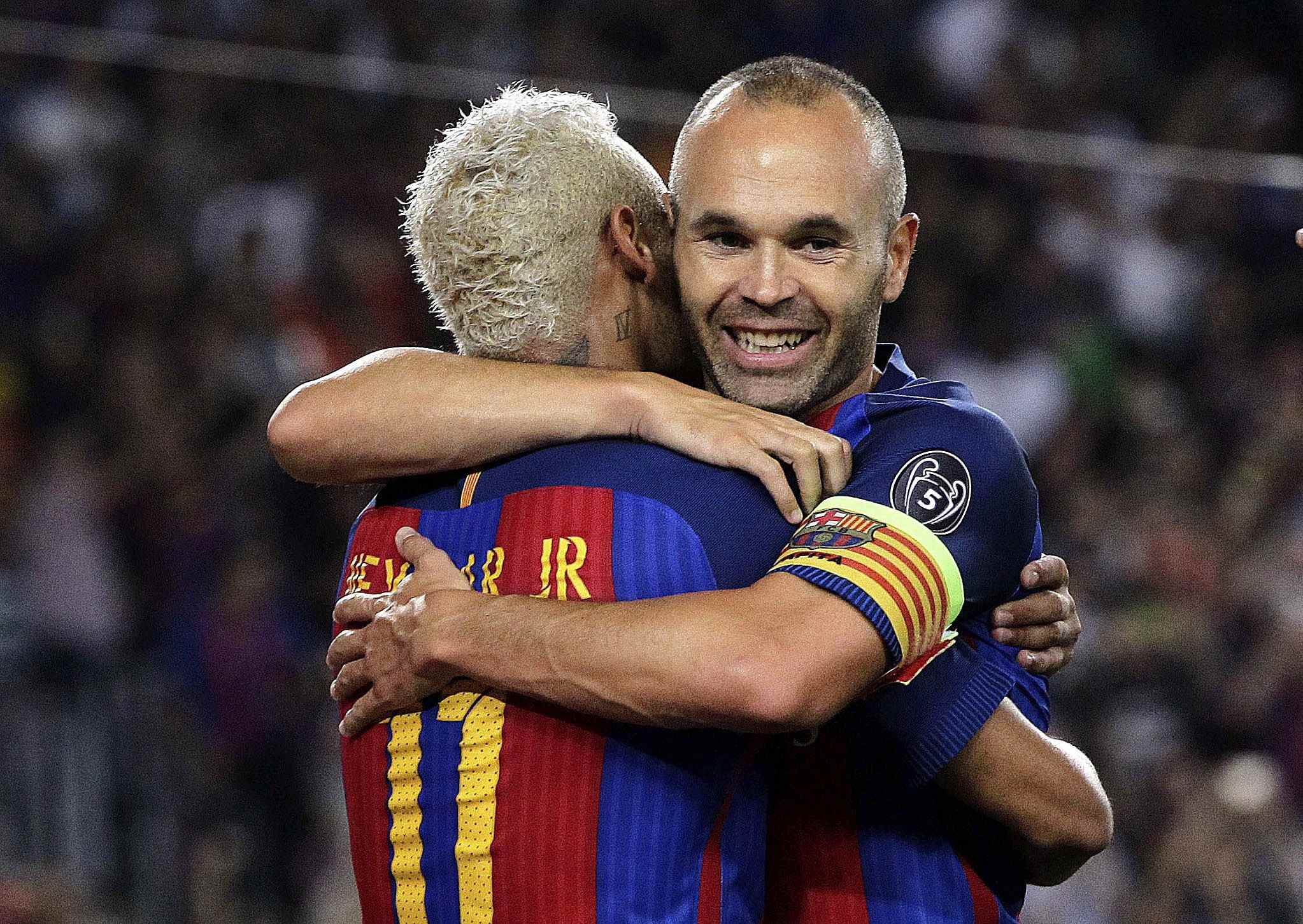 La familia Iniesta espera a los Reyes Magos con un inesperado Neymar