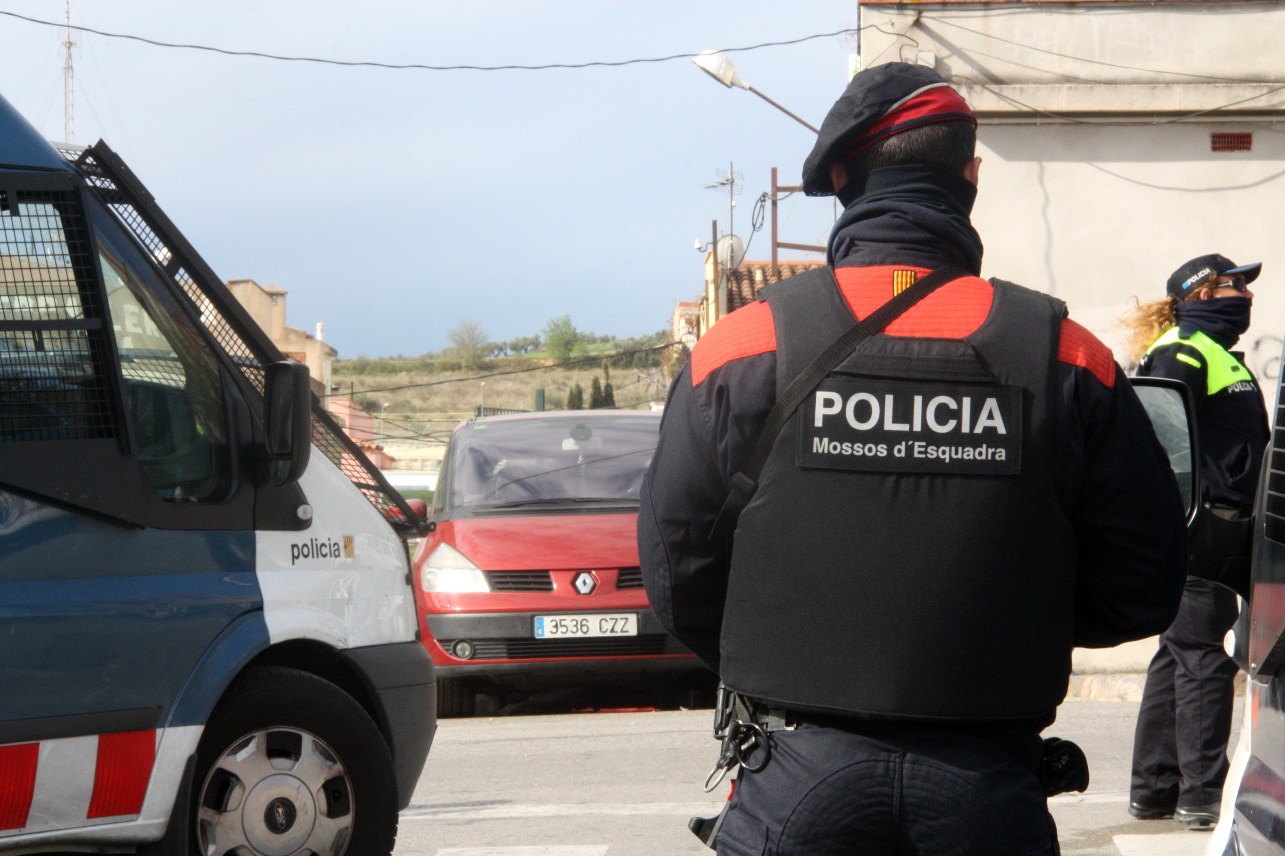 Agreden a una patrulla de los Mossos en el barrio del Bon Pastor de Figueres