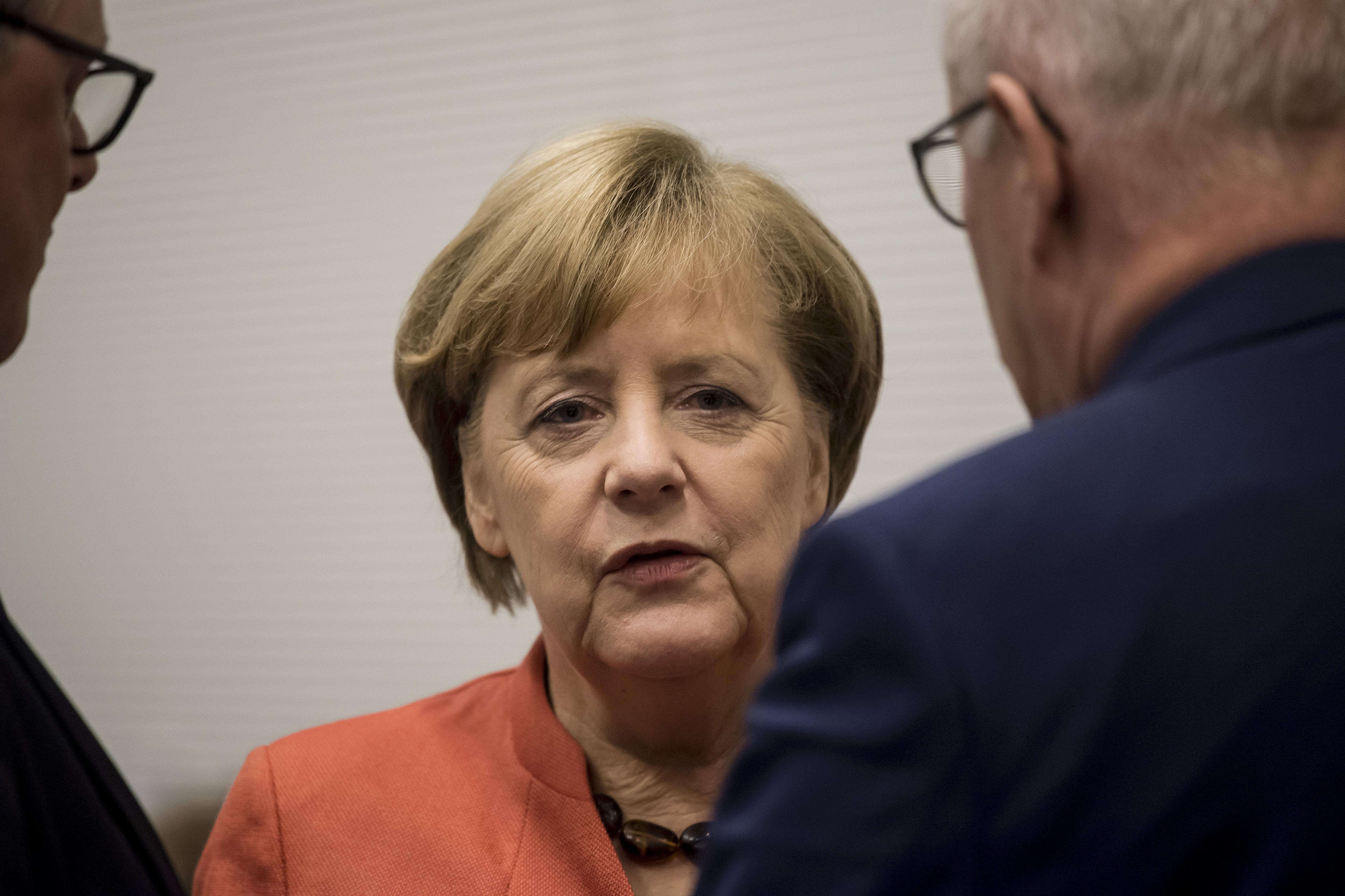 Merkel prefereix noves eleccions a governar en minoria Merkel prefereix noves eleccions a governar en minoria