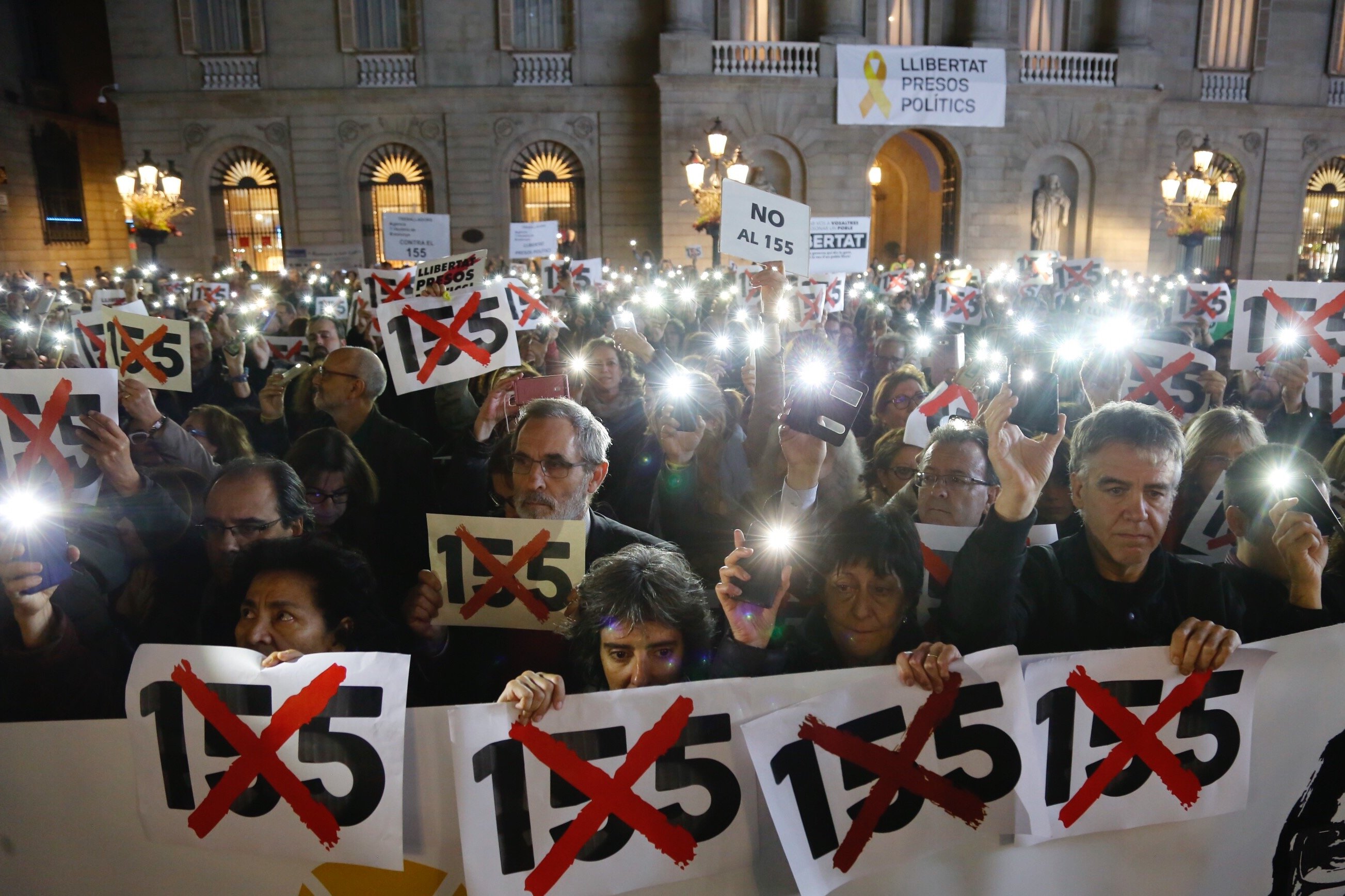 Trabajadores de la Generalitat claman contra el 155 y a favor de los presos