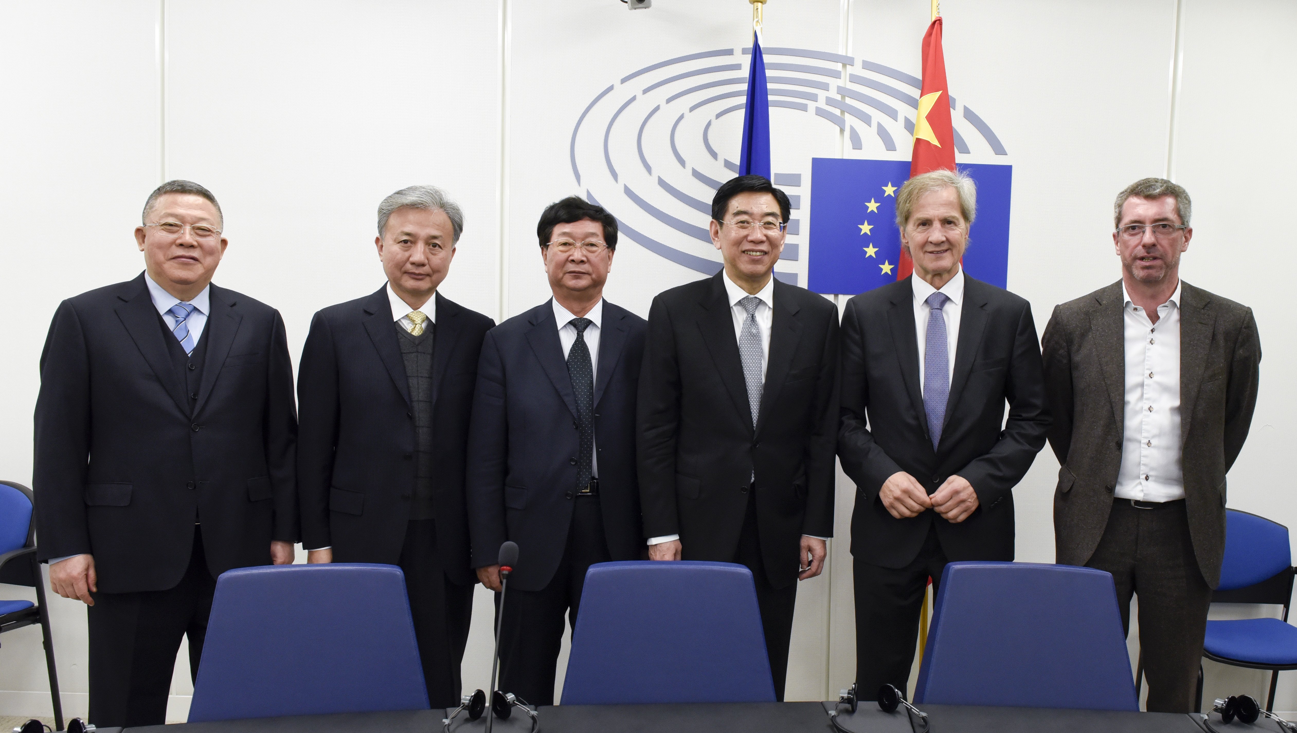 China pregunta a la UE sobre Catalunya (mirando al Tibet)