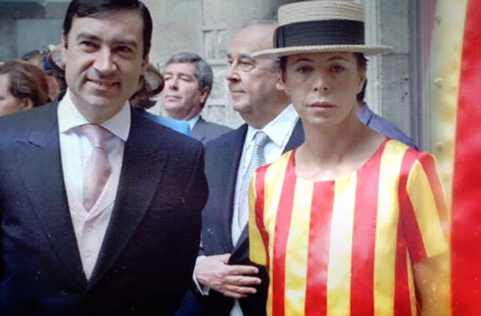 Agatha Ruiz de la Prada vestido|traje bandera telecinco