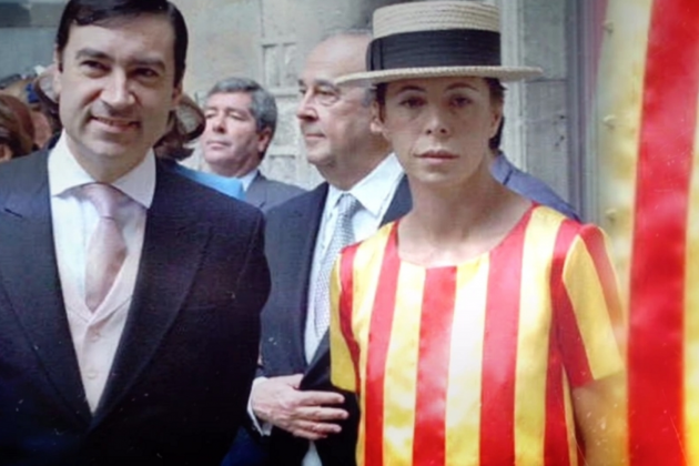 Agatha Ruiz de la Prada vestido|traje bandera telecinco