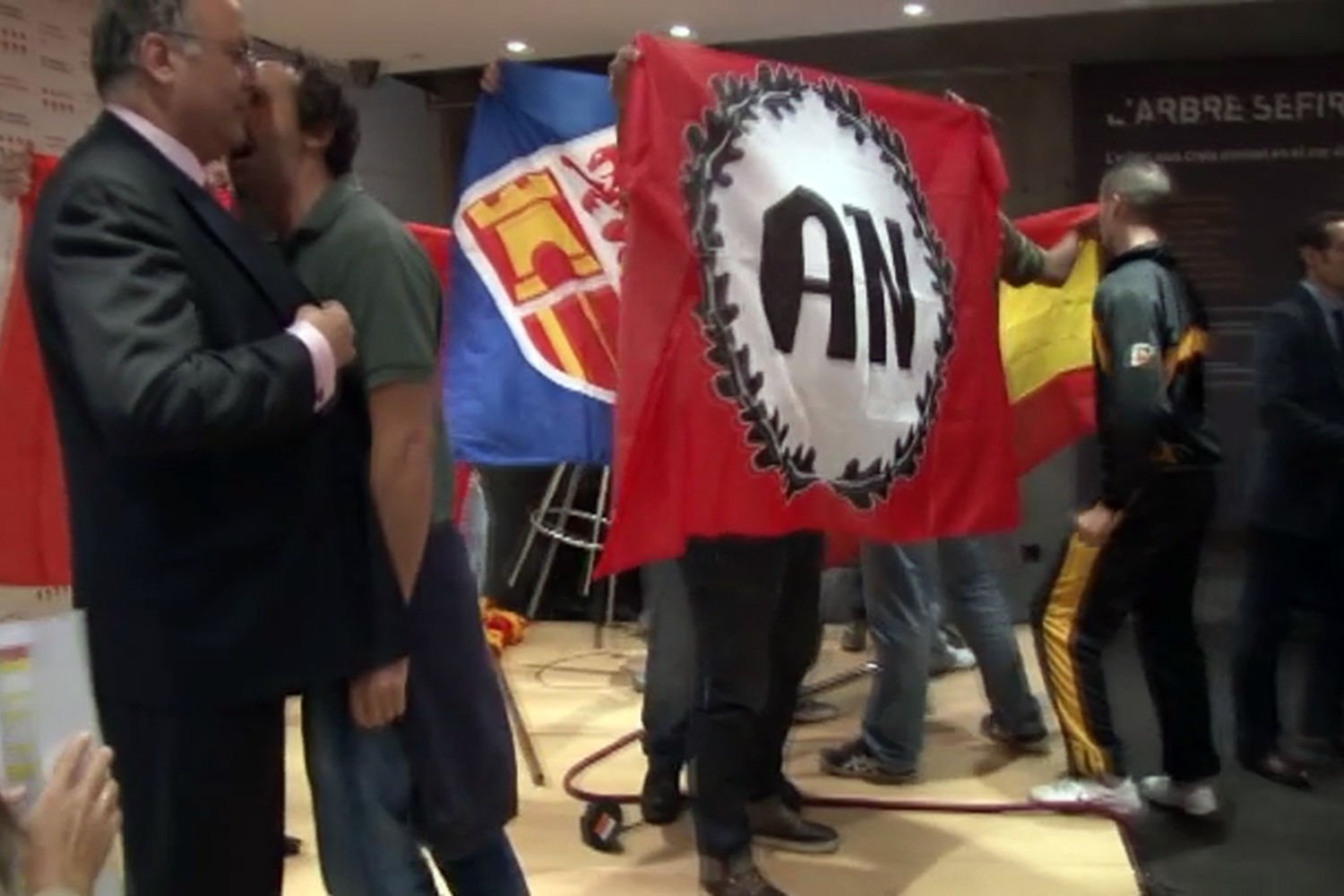 Un dels ultres de Blanquerna en llibertat és cunyat de De Vigo i cosí de Morenés