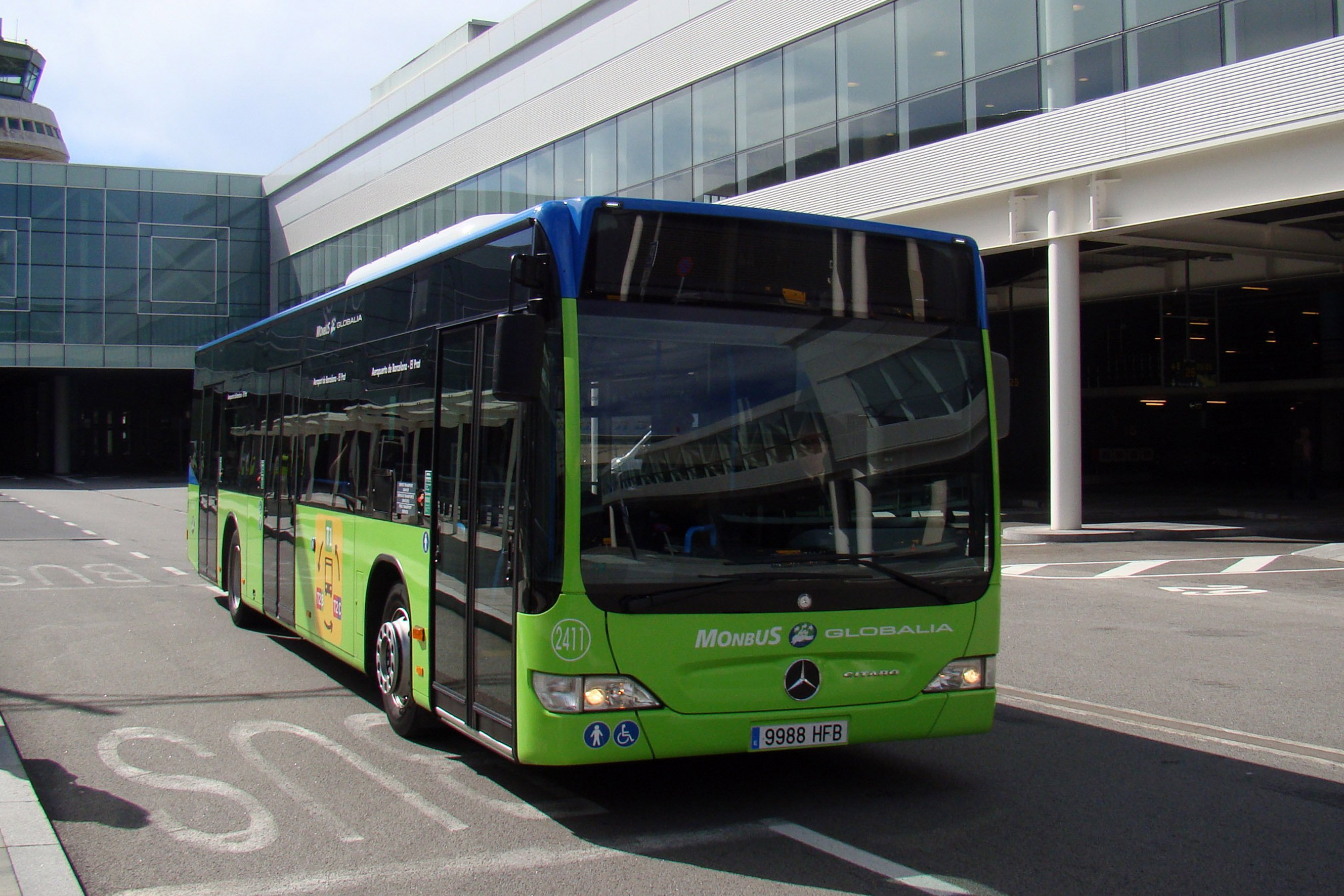 Huelga de cuatro días del autobús que une las terminales del Prat