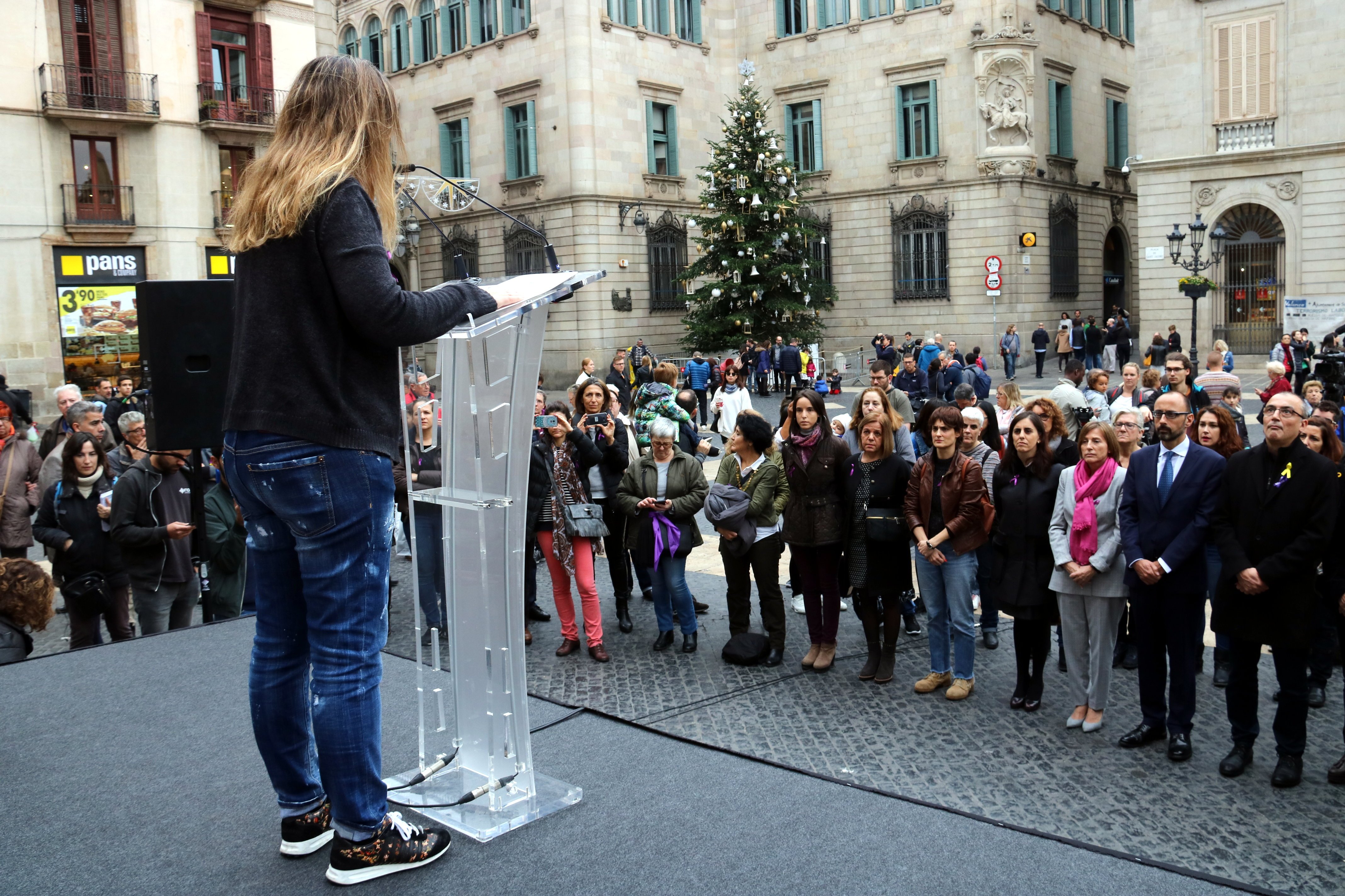 Llamamiento en el centro de Barcelona para romper el silencio de la violencia machista