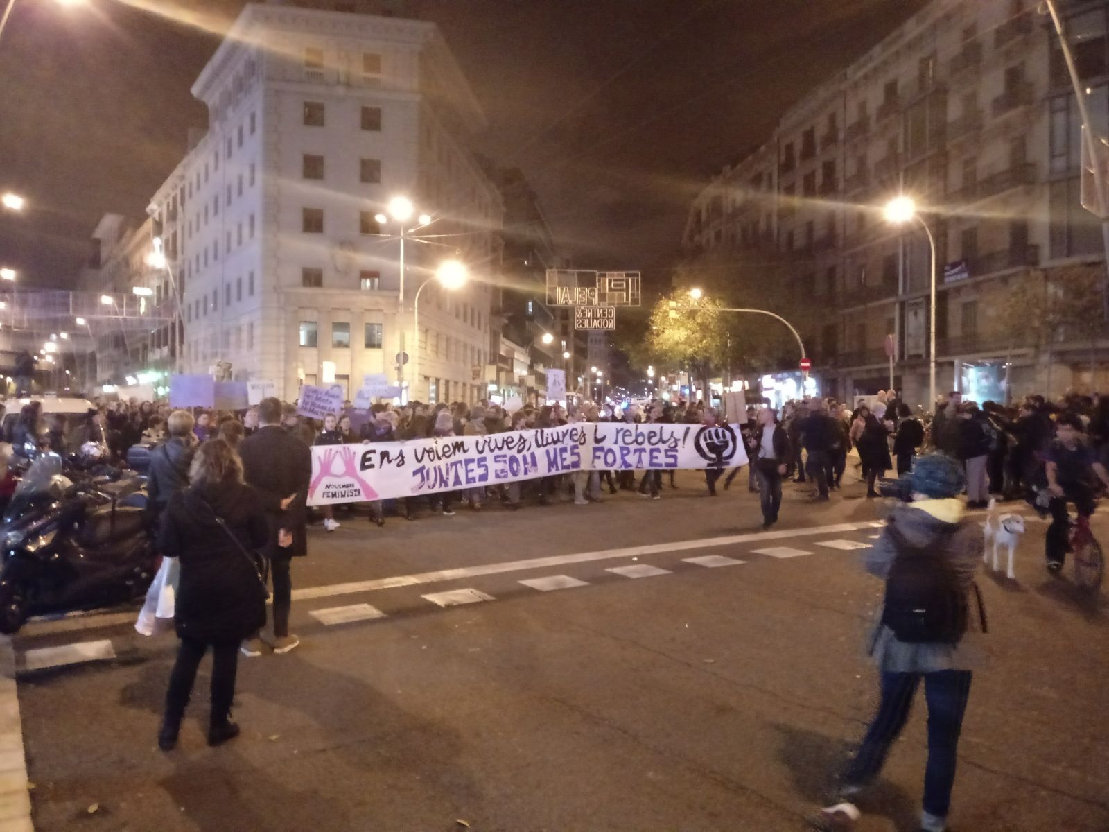 4.000 personas se manifiestan en Barcelona en contra de la violencia machista