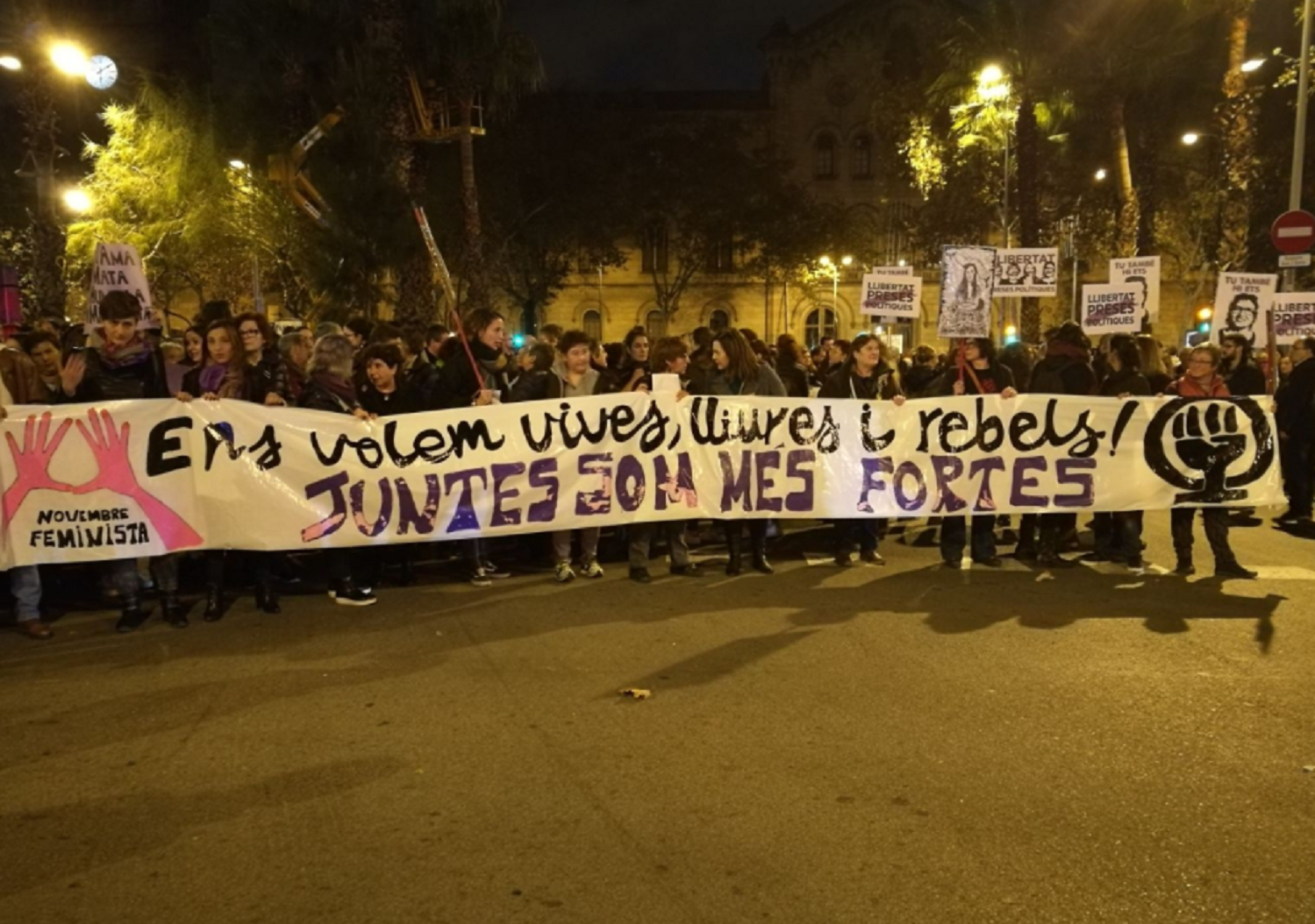 Barcelona clama contra la violencia machista: "Nos queremos vivas"