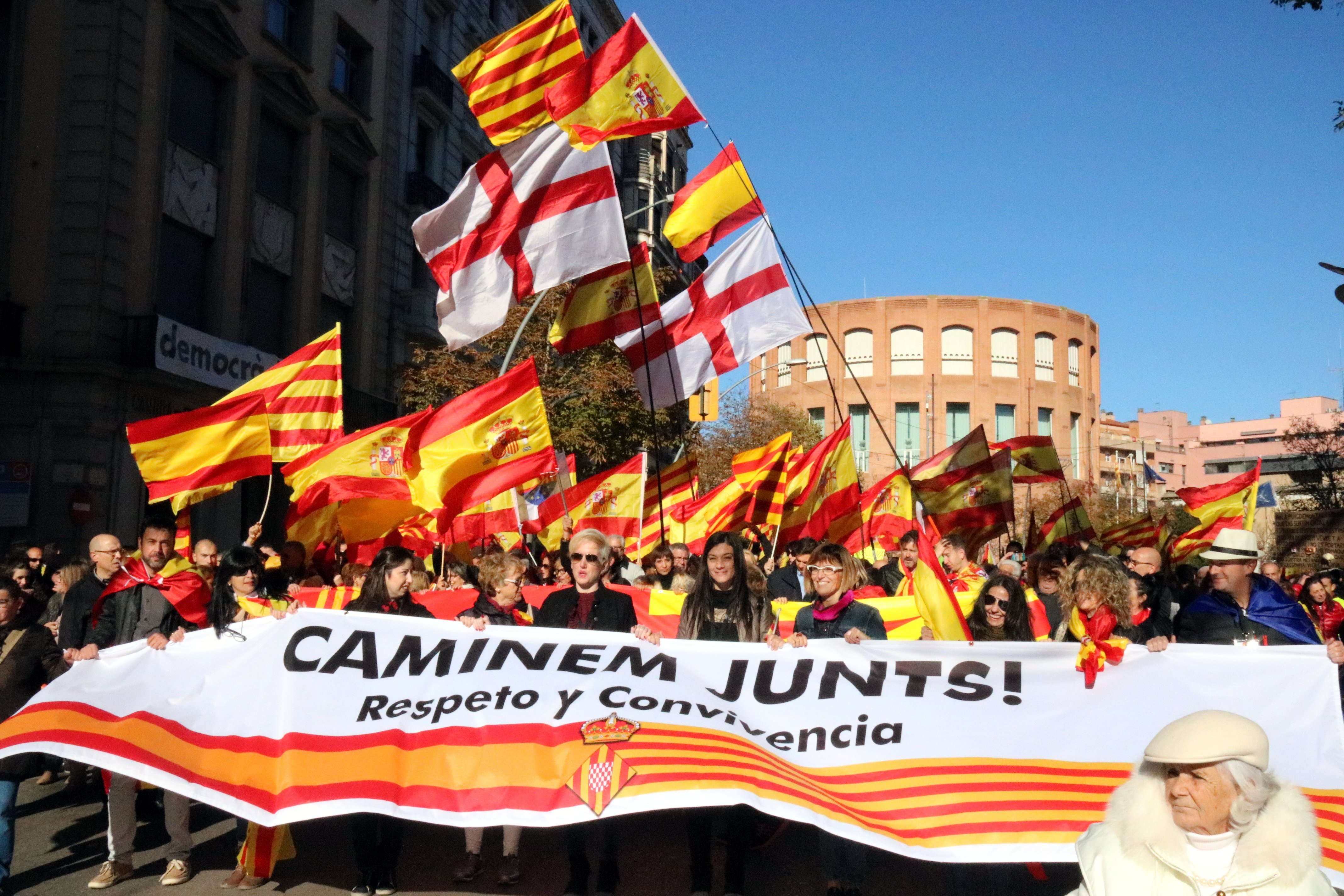 Una manifestación unionista reúne a unas 2.000 personas en Girona
