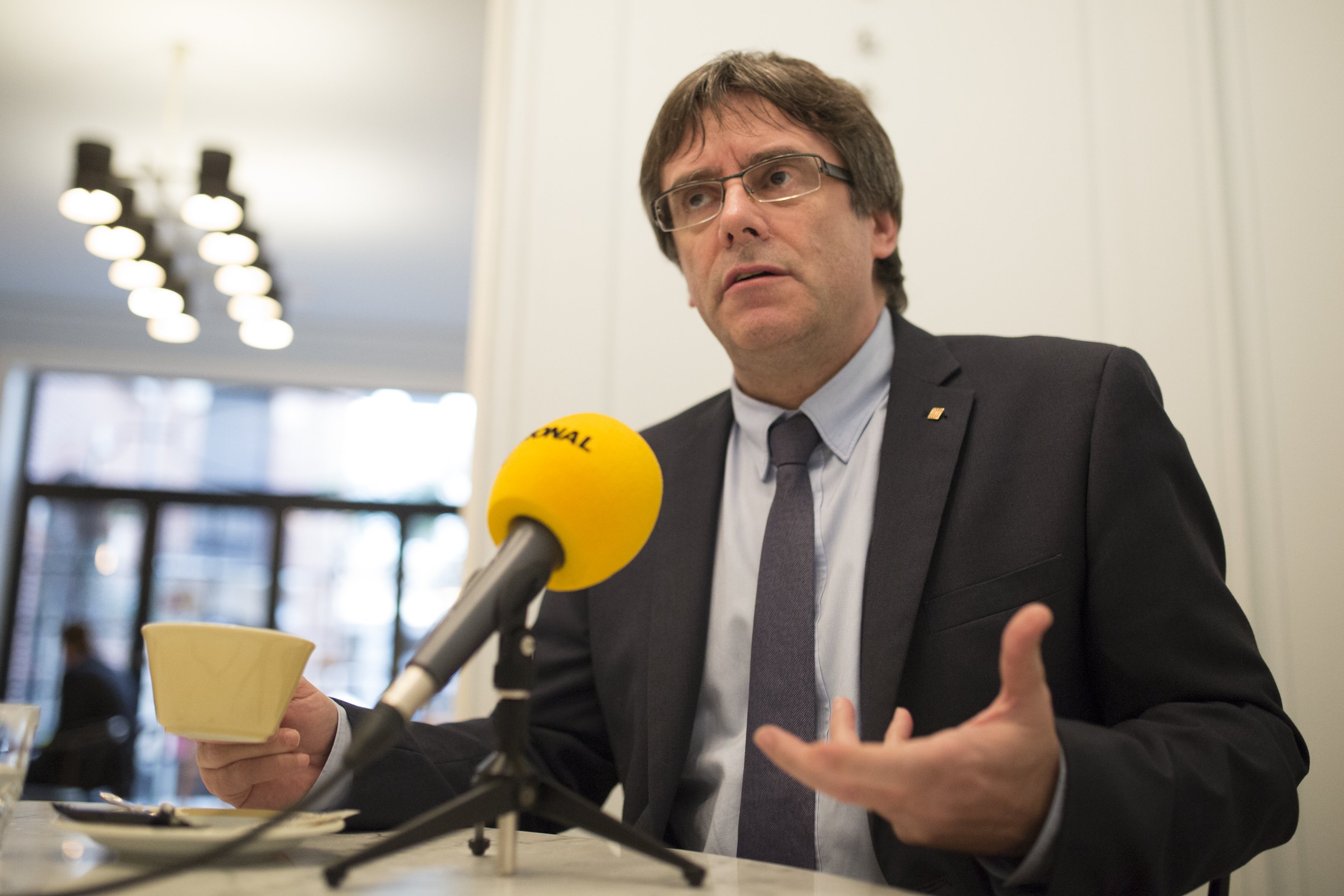 Puigdemont, a los consellers y a los Jordis: "Haced lo que haga falta para salir de la cárcel"