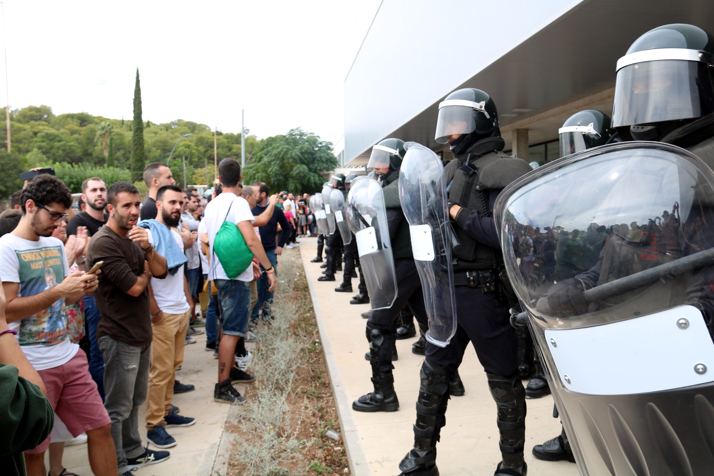 Sancionados 9 policías españoles por marcharse de Catalunya sin permiso
