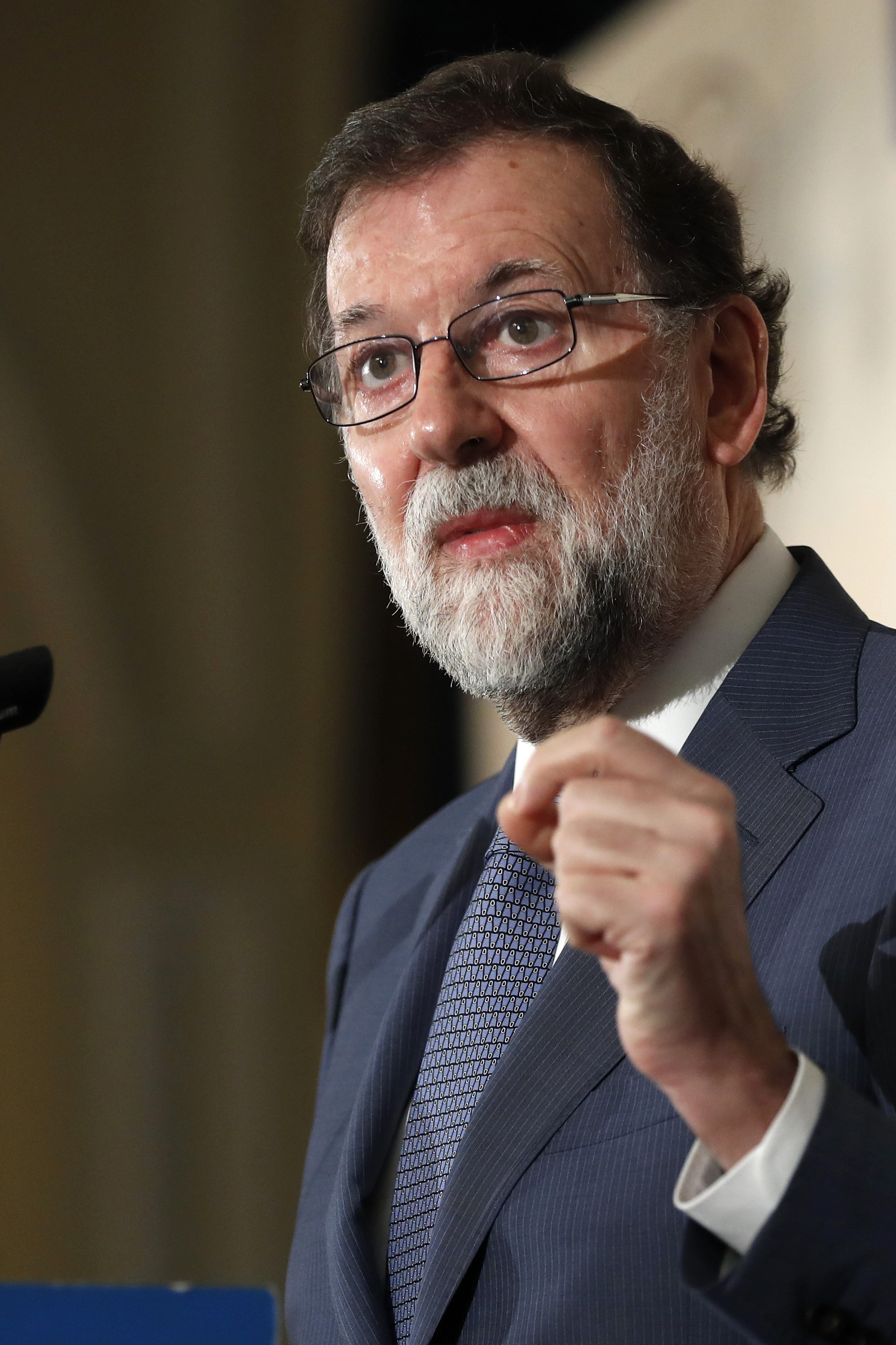 Rajoy intenta frenar las críticas internas en el PP por el cupo vasco
