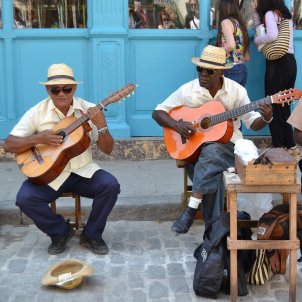 'Dios no vive en La Habana', Yasmina Khadra es tropicalitza