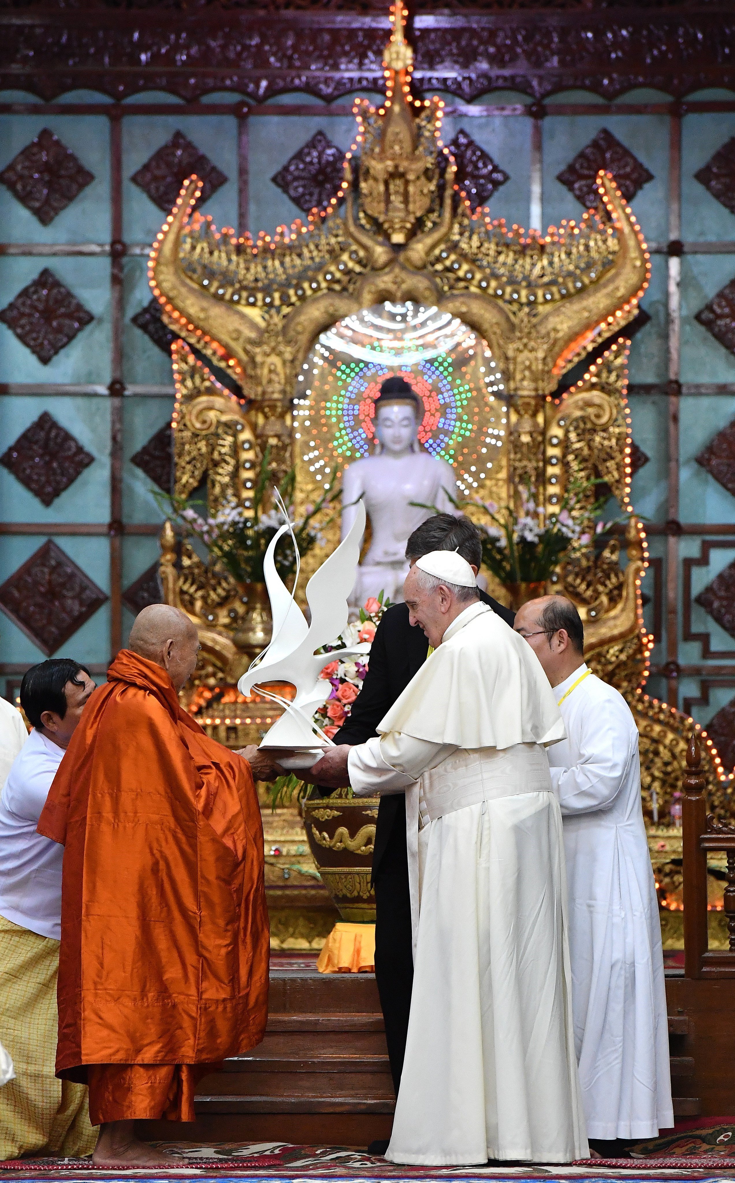 El Papa agradece el compromiso de los católicos de Birmania con los pobres
