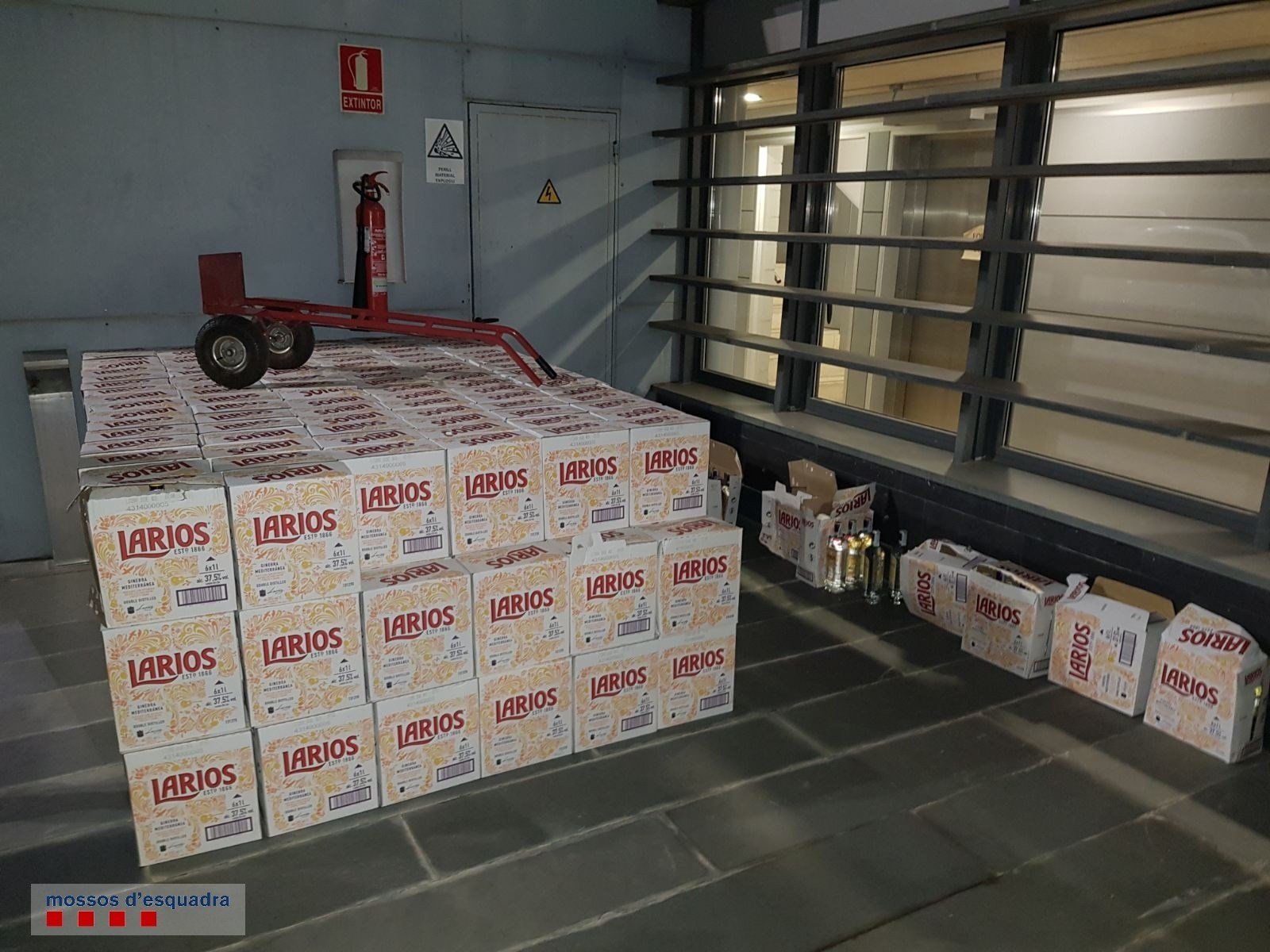 Detingut a Martorell per robar una furgoneta amb 2.000 ampolles de licor