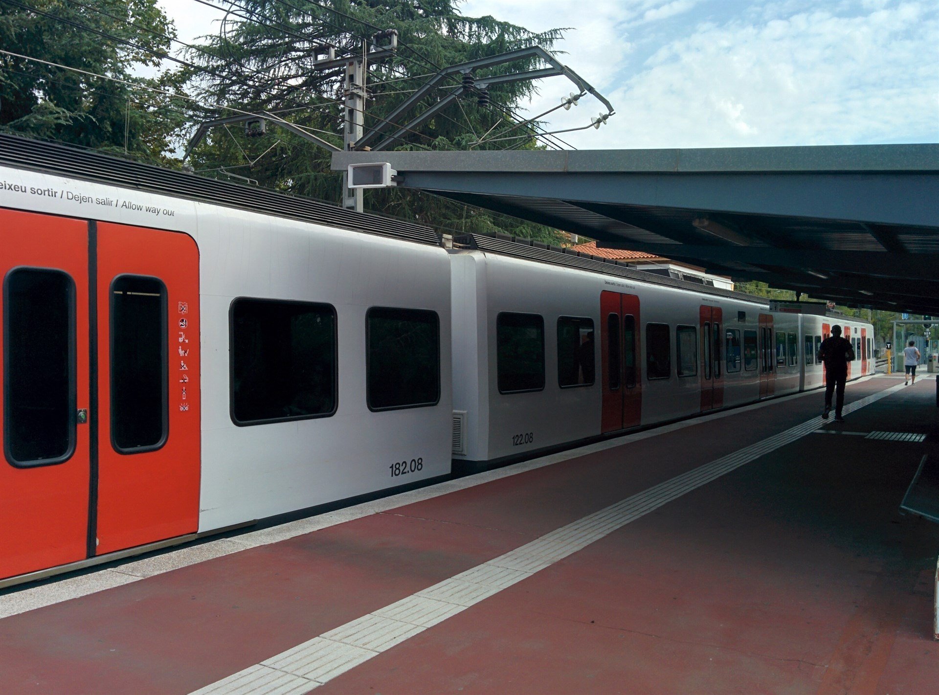 Una avería provoca retrasos en los trenes de la línea Barcelona-Vallès de FGC
