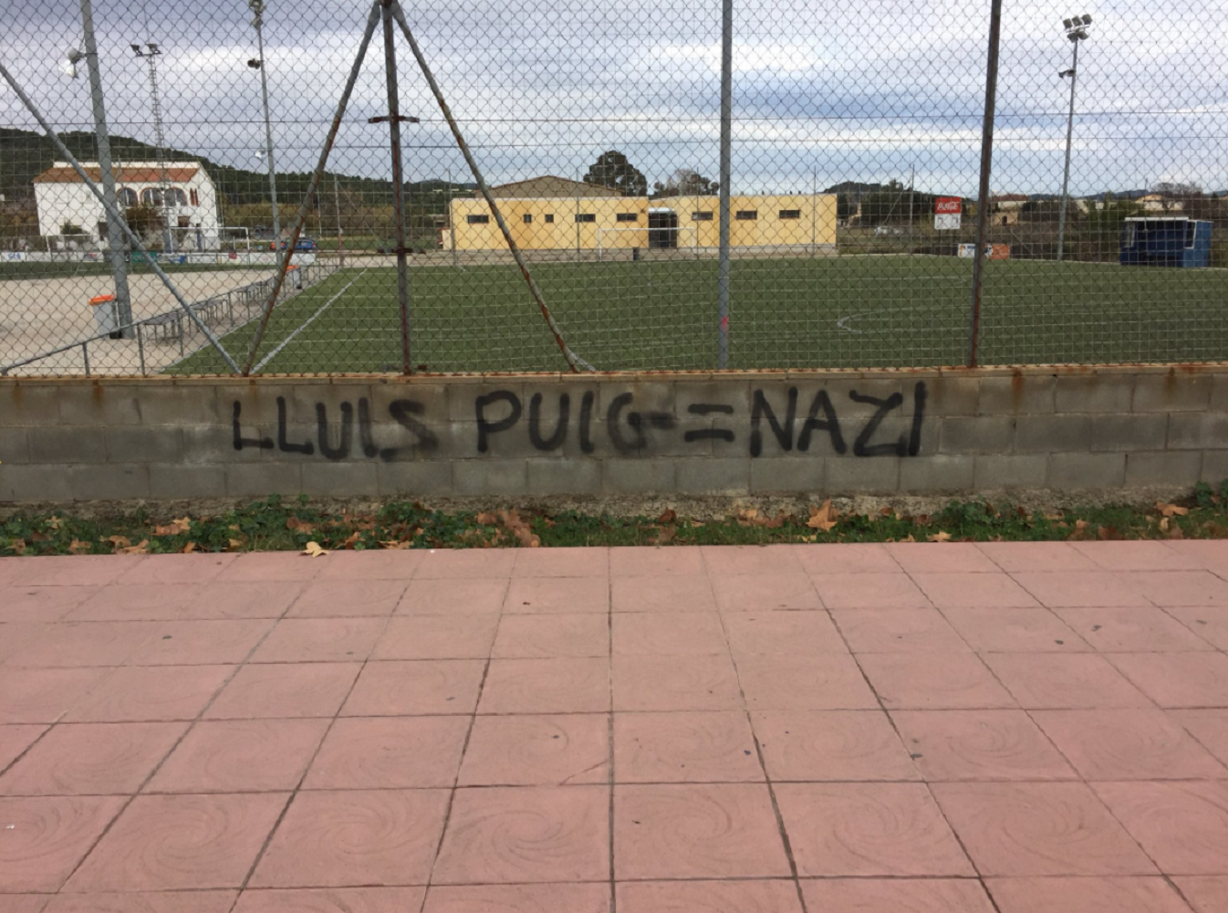 Apareixen pintades insultants contra l'alcalde de Palamós