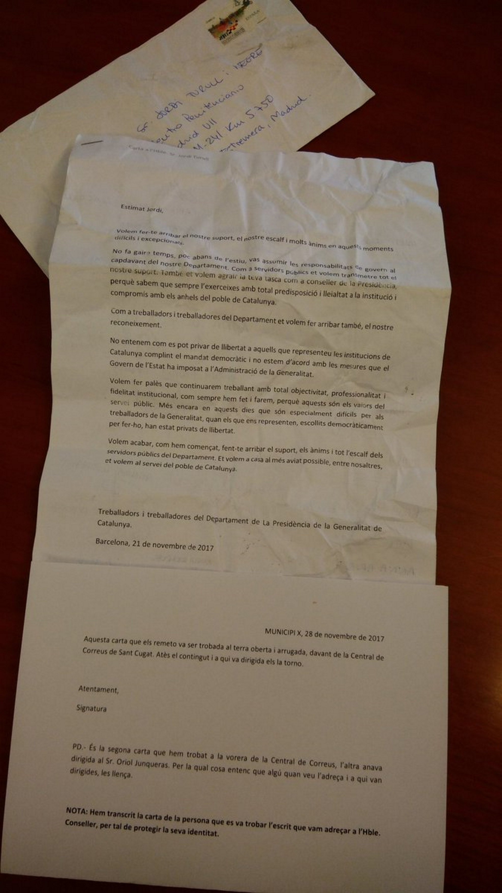 Envían una carta a Turull y la encuentran arrugada en medio de la calle