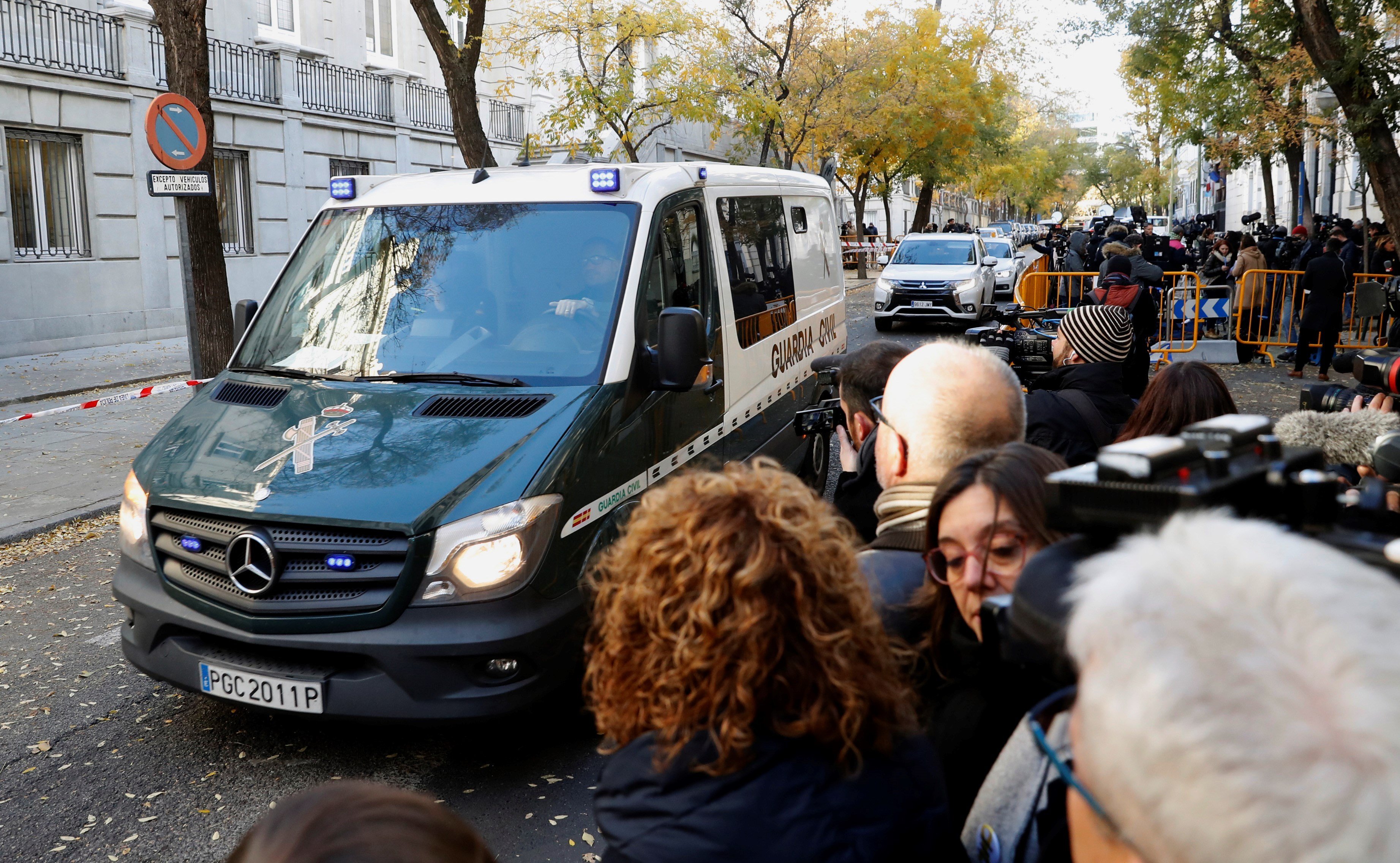 Familiares, entidades y partidos esperan la libertad para los presos ante el Supremo