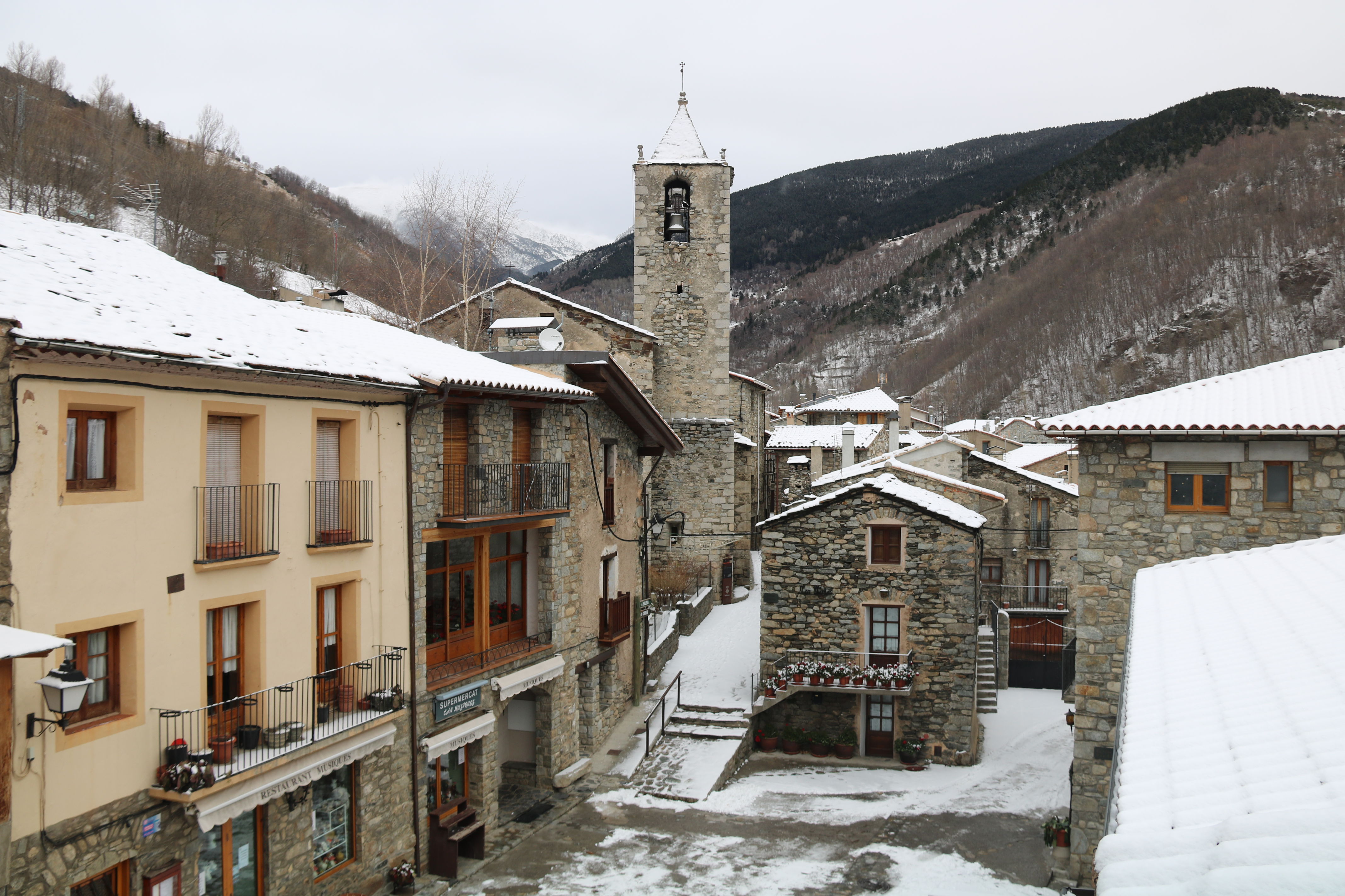 La nieve ya cae en muchos sectores del Pirineo