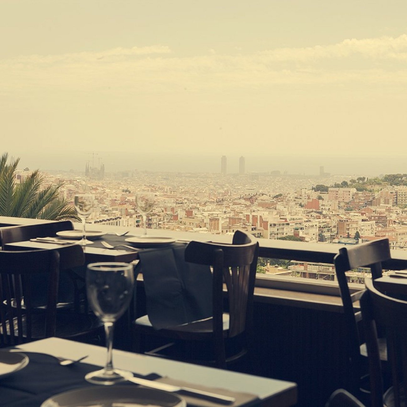 Un bar de Barcelona se disculpa por no dejar entrar a un cliente con el lazo amarillo