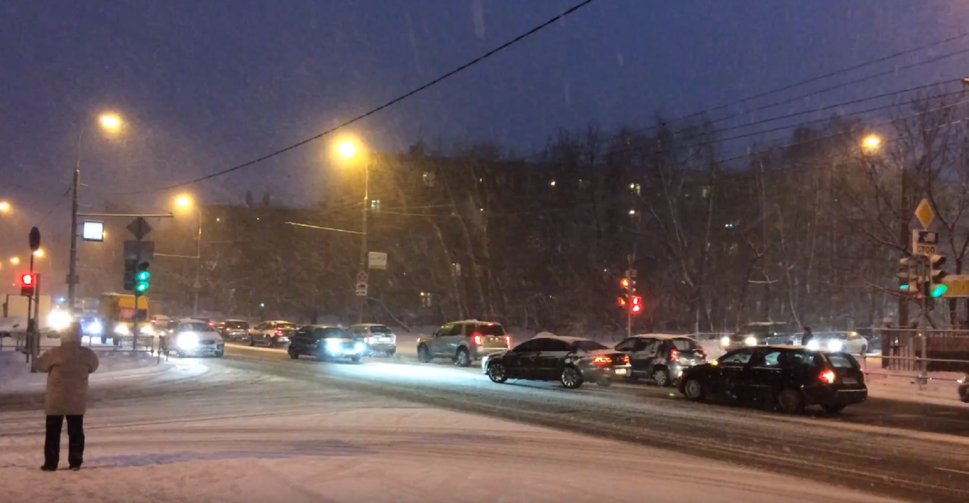 Una gran nevada provoca retards i cancel·lacions als aeroports de Moscou
