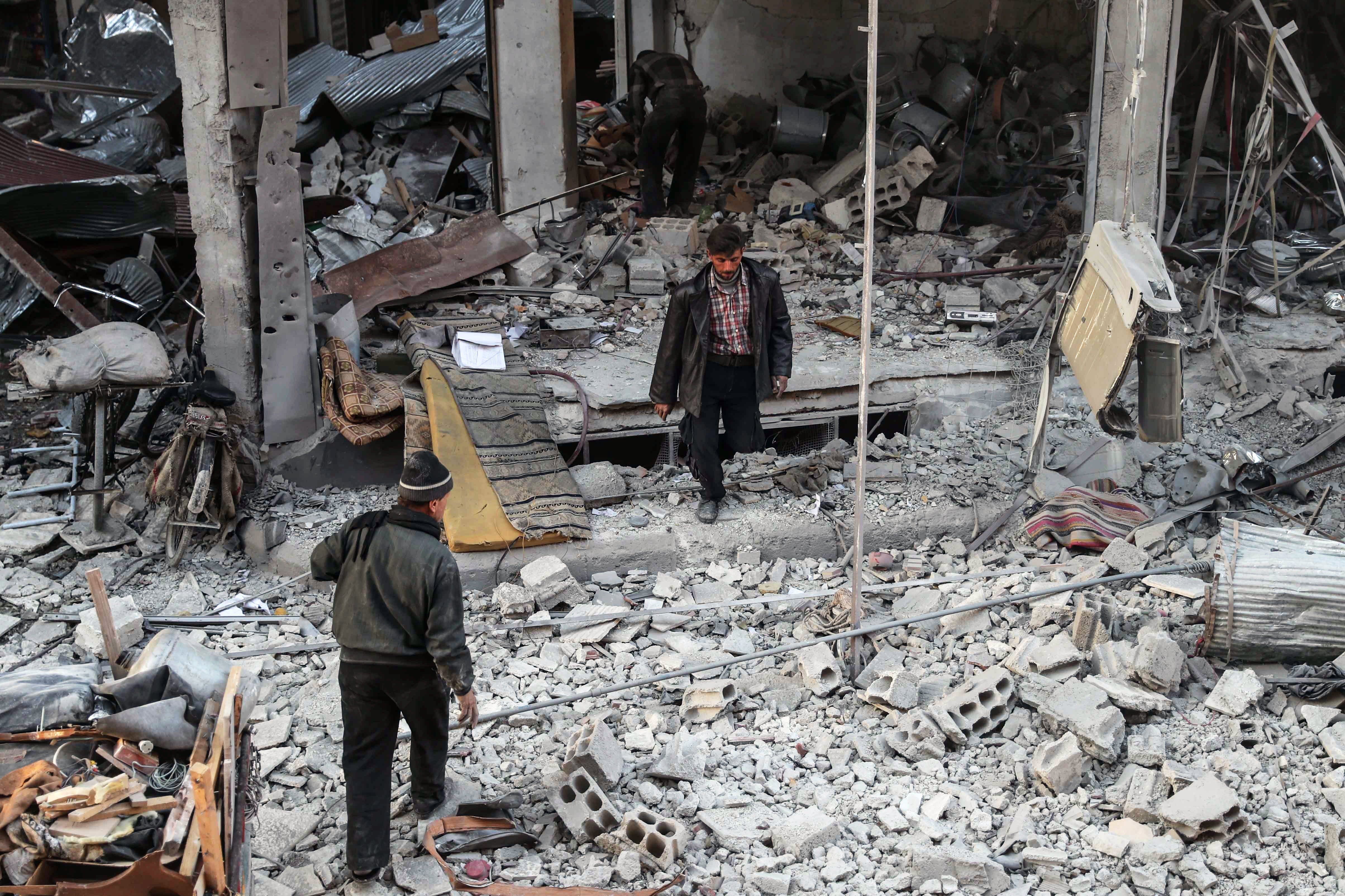 Al menos 25 civiles muertos en nuevos bombardeos en Siria