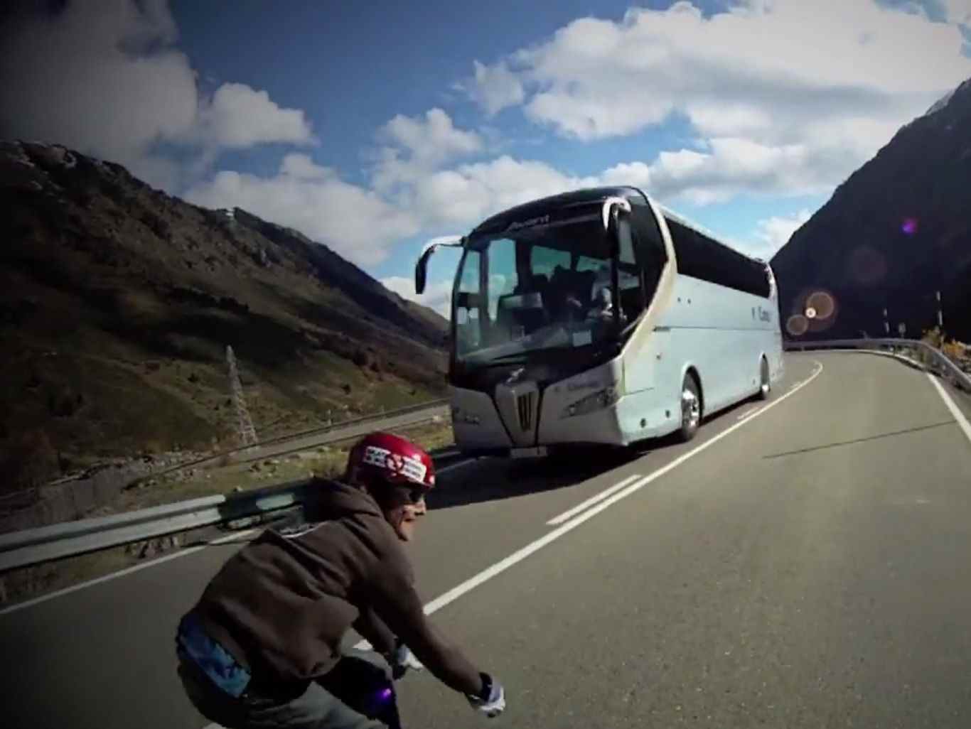 Los Mossos buscan a dos 'skaters' que bajaban temerariamente por la Bonaigua