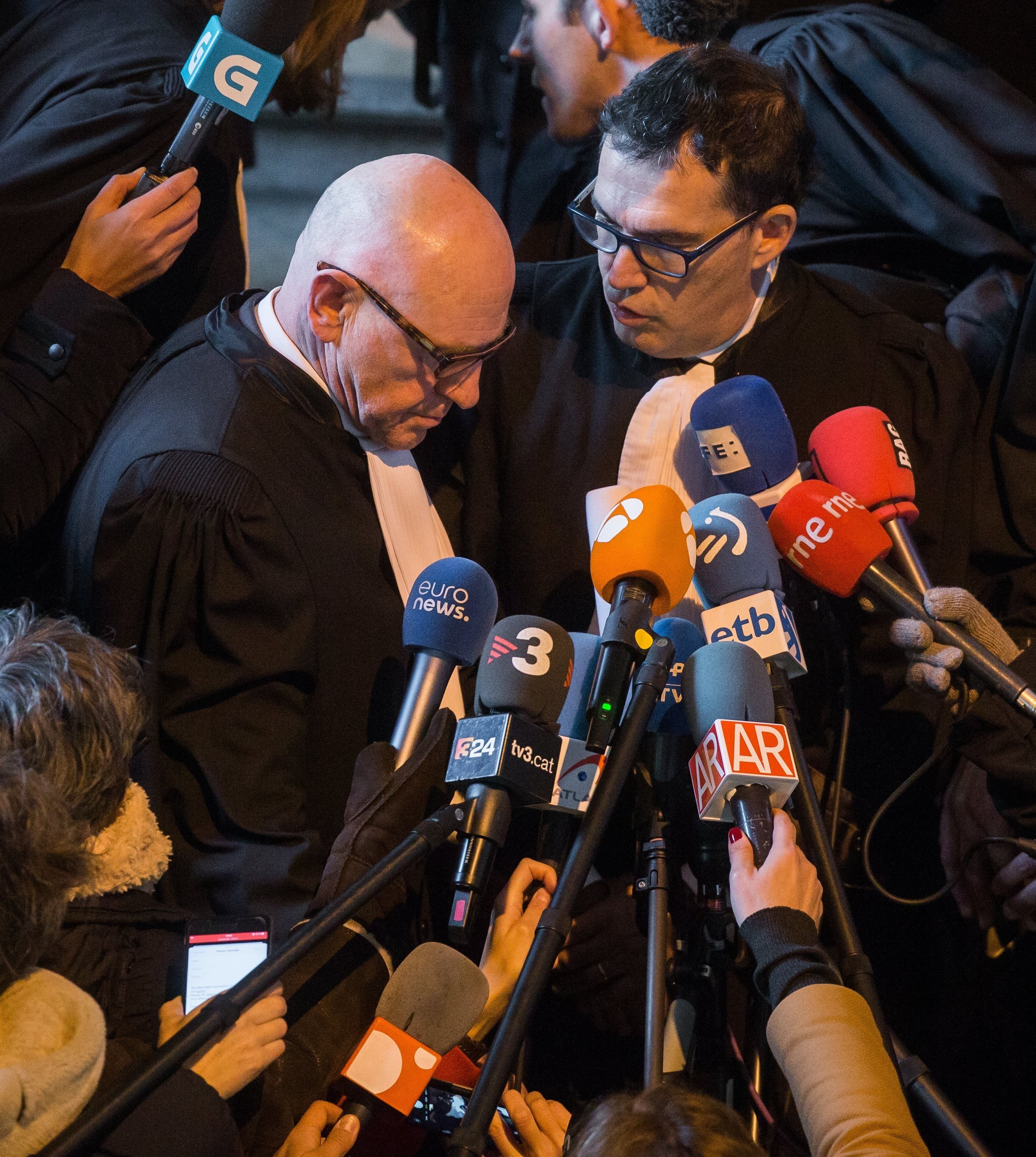 Belgian prosecutors ask for Puigdemont and ministers to be extradited