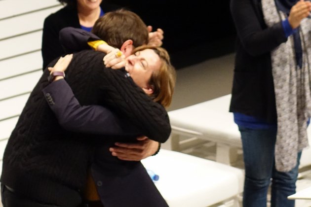 ABRAÇADA MUNDO FORCADELL ERC CAMPANYA - ROBERTO LAZARO