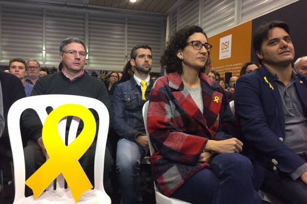 lazo amarillo ERC Rovira Junqueras - Carlota Camps