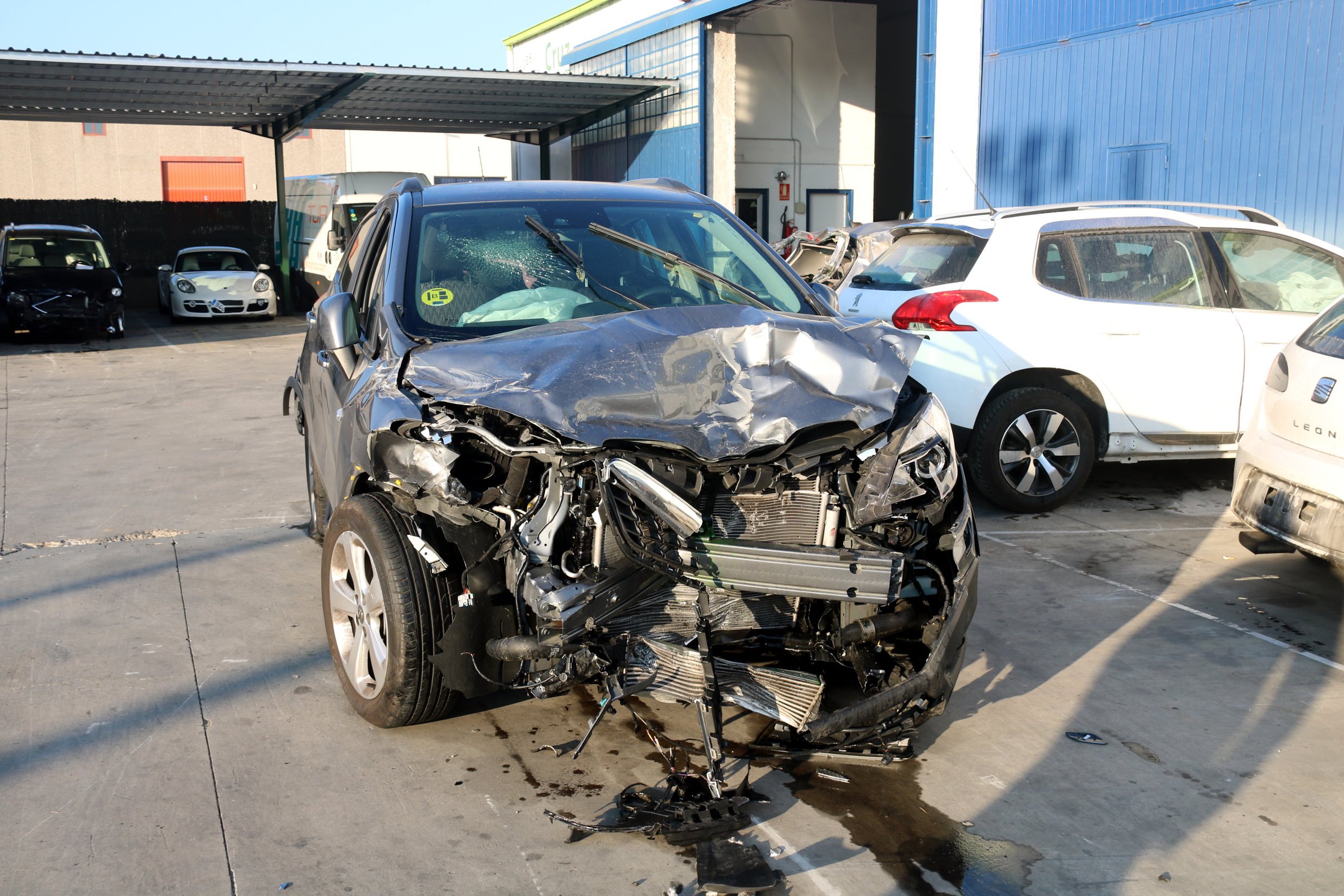 Dos muertos por una colisión en la AP-7 entre un camión, una furgoneta y cuatro turismos