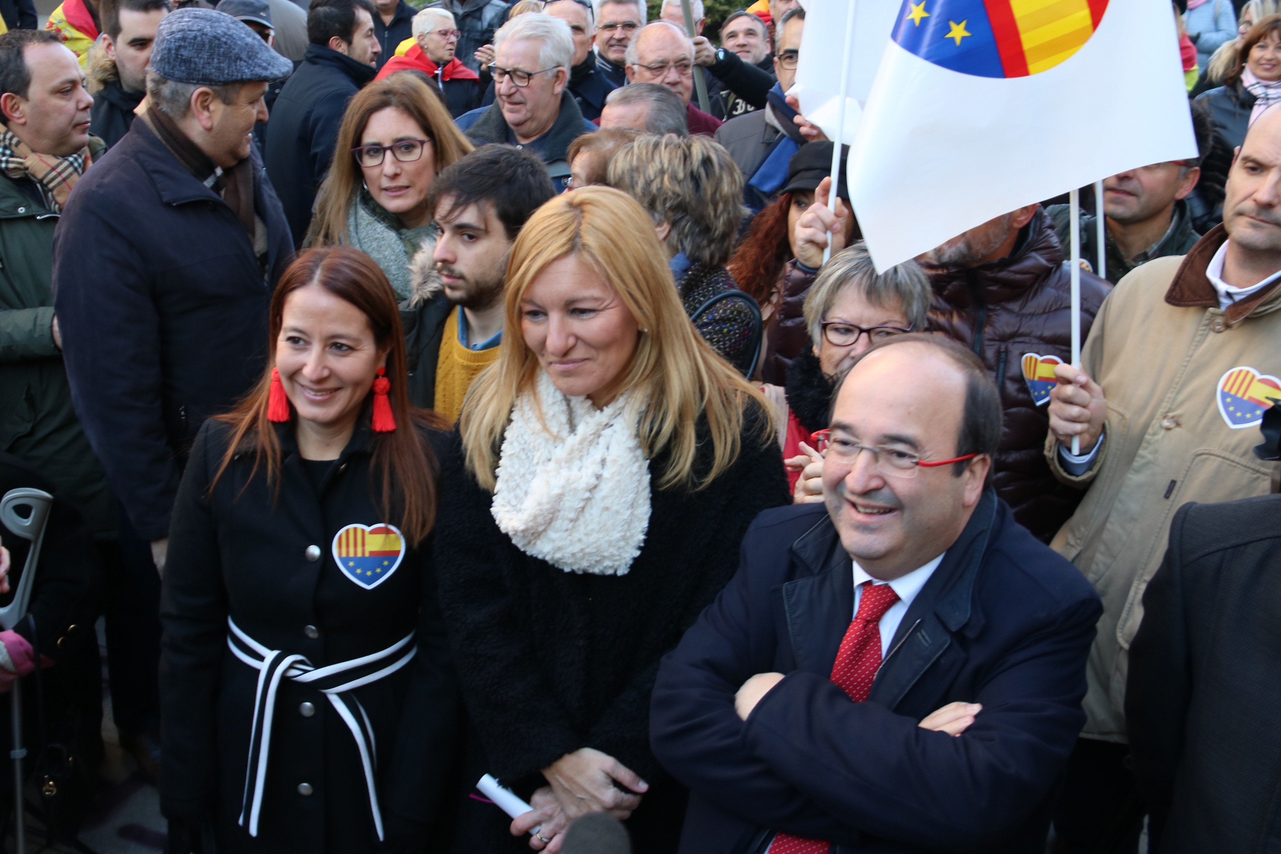 Iceta commemora la Constitució envoltat de banderes de Ciutadans