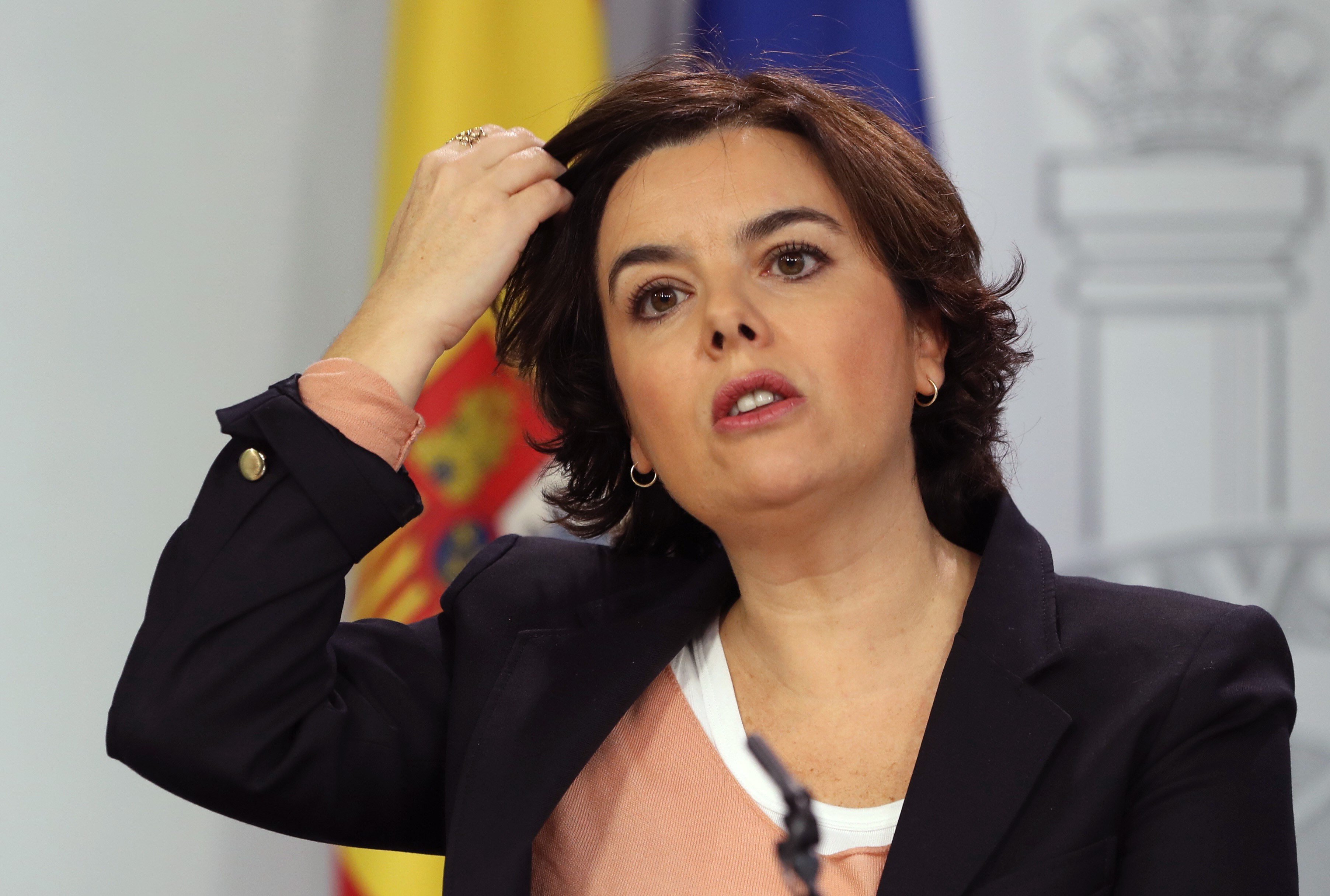 Allau de crítiques a Soraya per haver recuperat el 'qué pone en tu DNI'