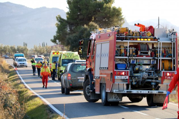 bombers i sem accident Horta Sant Joan 2 ACN
