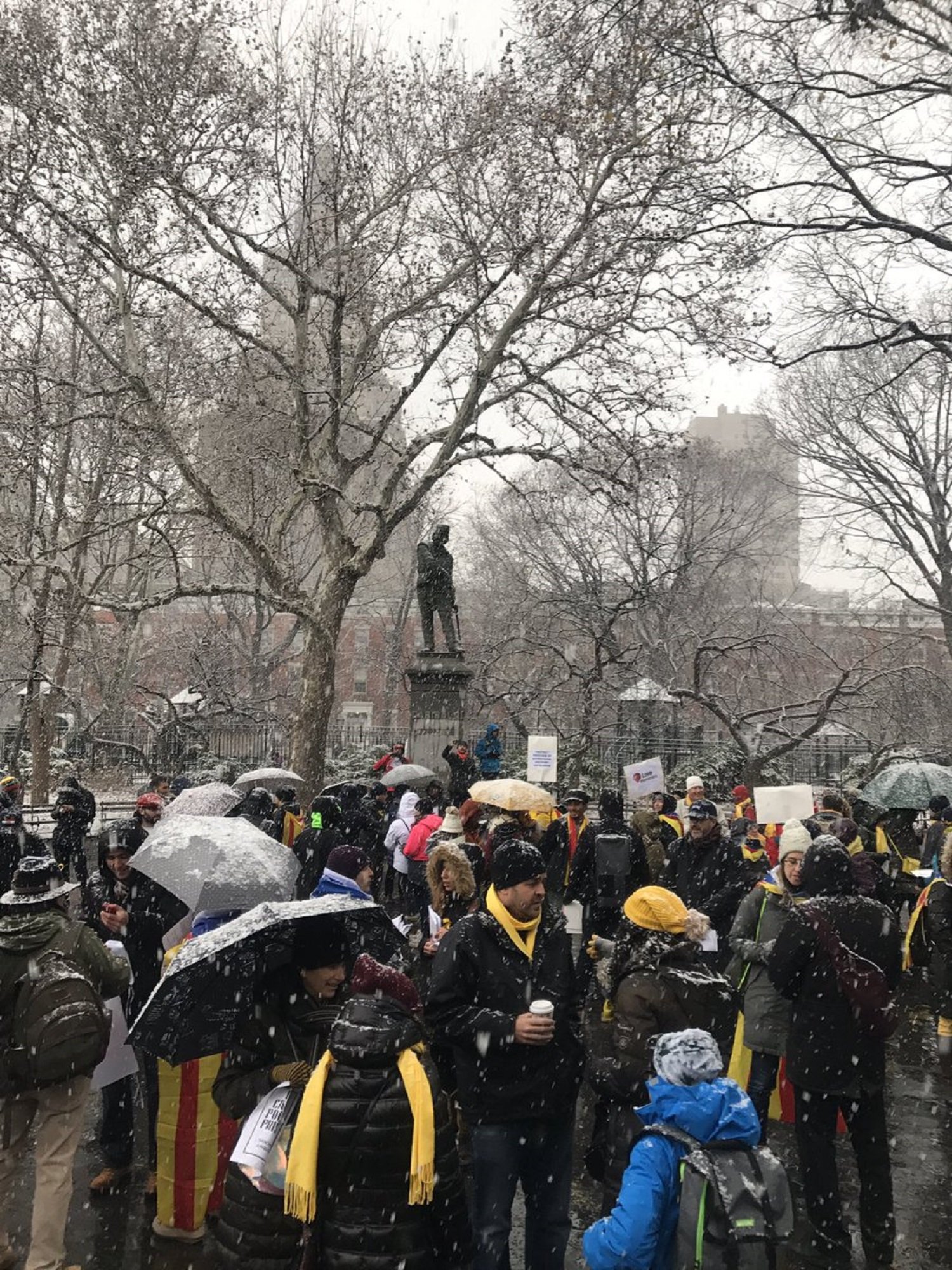 Manifestación por los presos en Nueva York bajo la nieve
