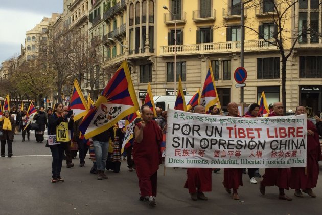 manifestacio tibet rambla catalaunya foto guillem maneja