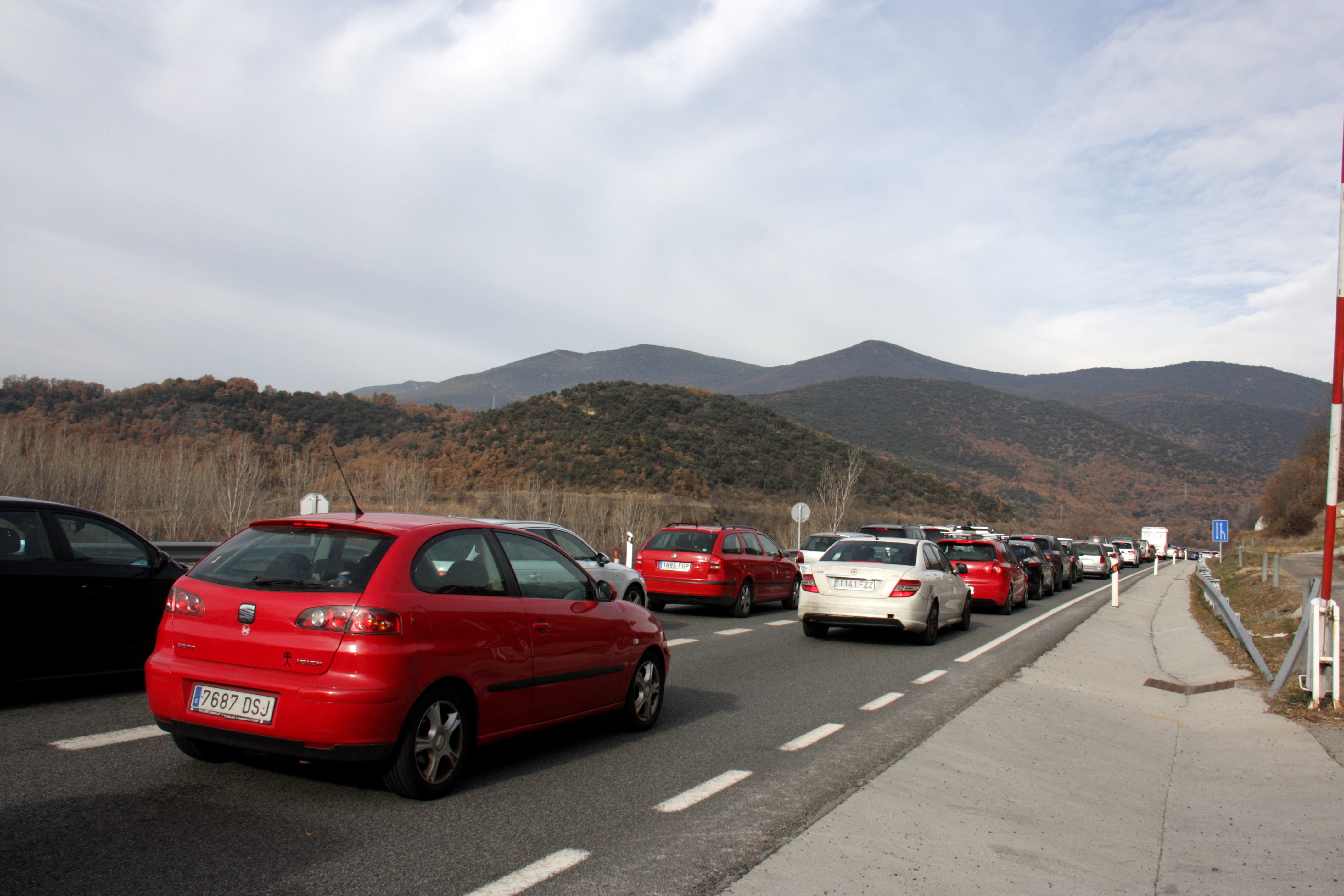 Aumentan las emisiones de CO2 de coches nuevos vendidos en Catalunya