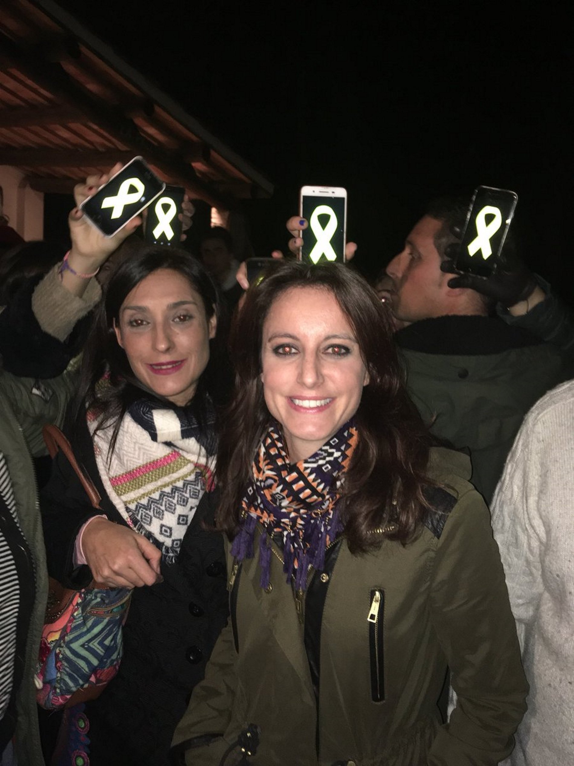 Andrea Levy hace campaña a Sant Fost entre lazos amarillos