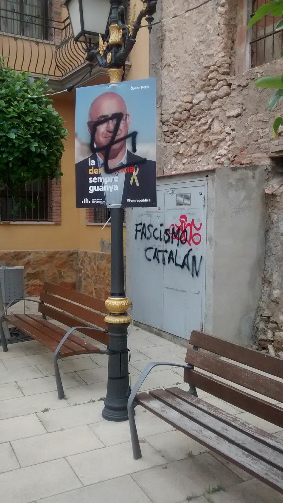 Pintades nazis contra ERC a Vallmoll